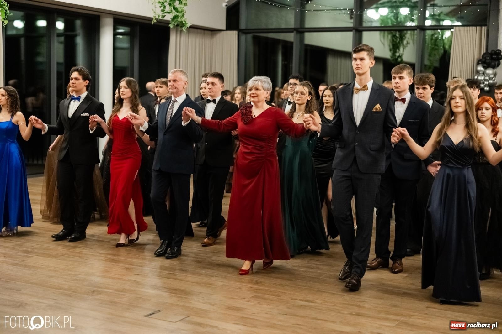 Zdjęcie w galerii na portalu naszraciborz.pl: ZSO nr 1 w Raciborzu po raz pierwszy bawi się na studniówce w Rudach [FOTO i WIDEO] wiadomości z regionu