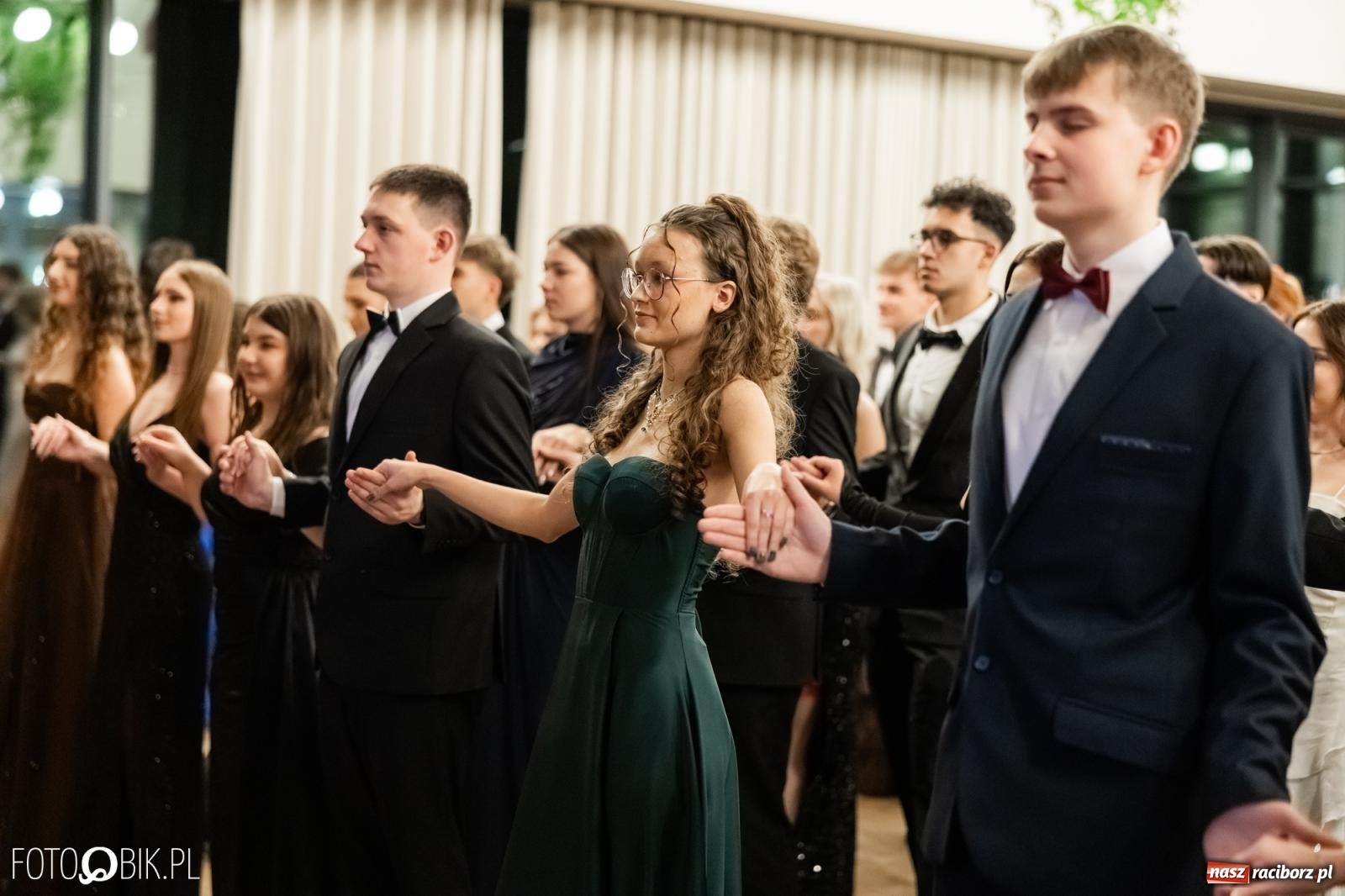 Zdjęcie w galerii na portalu naszraciborz.pl: ZSO nr 1 w Raciborzu po raz pierwszy bawi się na studniówce w Rudach [FOTO i WIDEO] wiadomości z regionu