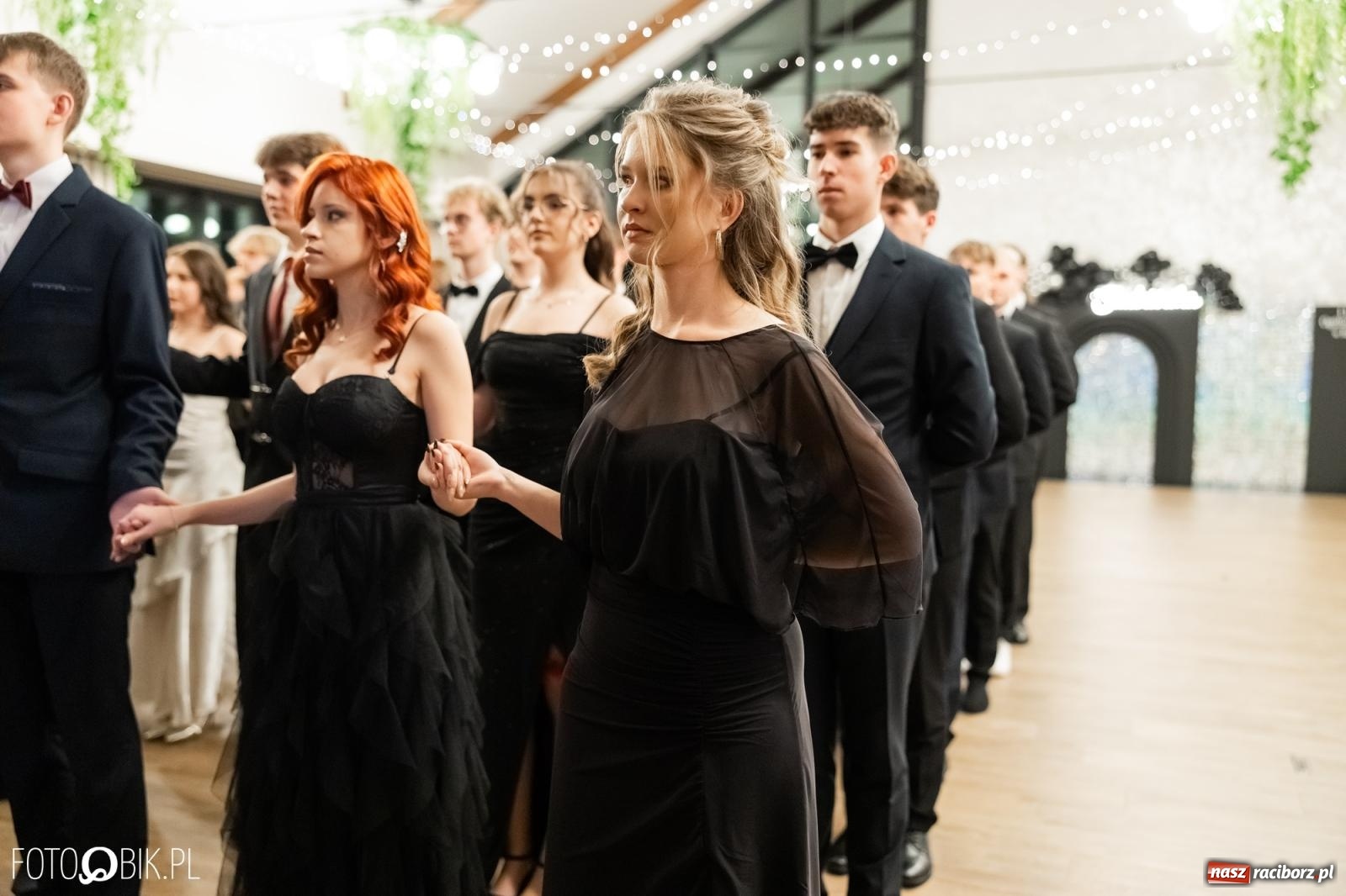 Zdjęcie w galerii na portalu naszraciborz.pl: ZSO nr 1 w Raciborzu po raz pierwszy bawi się na studniówce w Rudach [FOTO i WIDEO] wiadomości z regionu