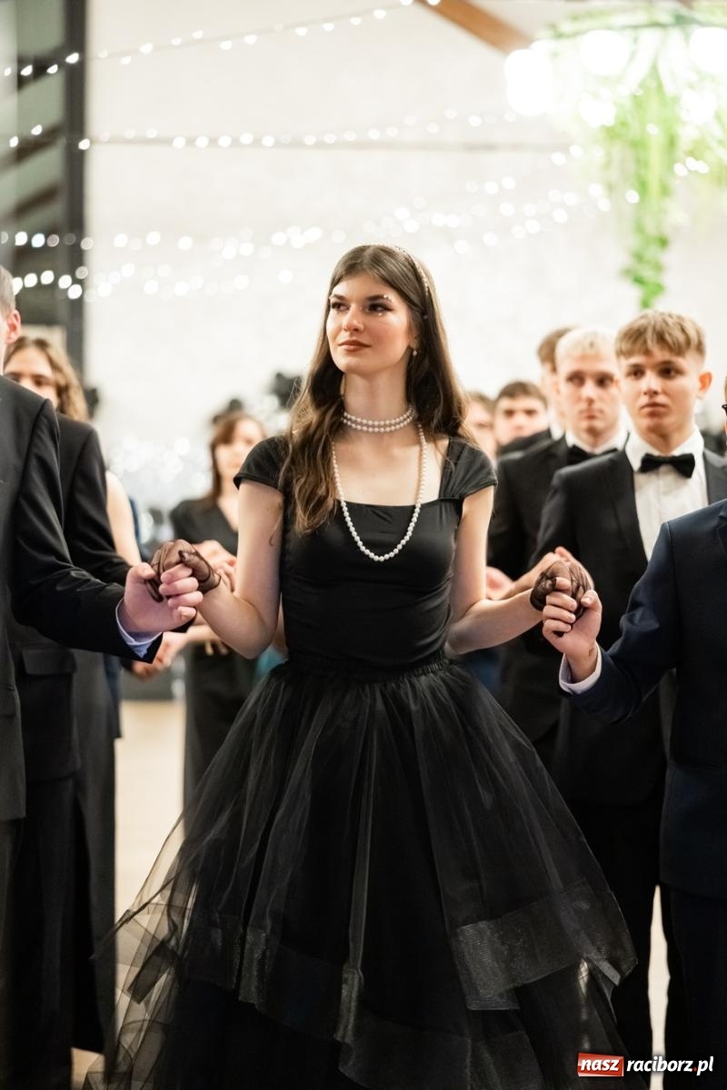 Zdjęcie w galerii na portalu naszraciborz.pl: ZSO nr 1 w Raciborzu po raz pierwszy bawi się na studniówce w Rudach [FOTO i WIDEO] wiadomości z regionu