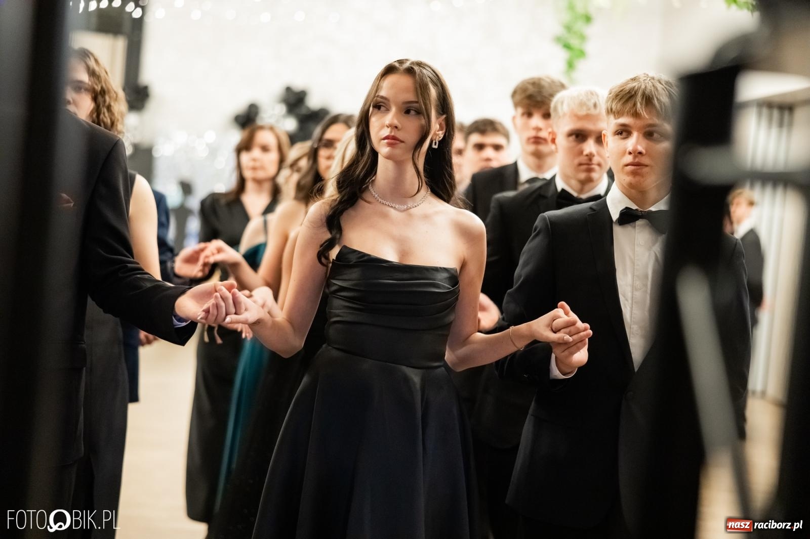 Zdjęcie w galerii na portalu naszraciborz.pl: ZSO nr 1 w Raciborzu po raz pierwszy bawi się na studniówce w Rudach [FOTO i WIDEO] wiadomości z regionu