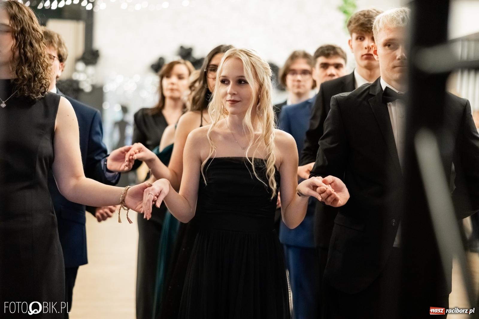 Zdjęcie w galerii na portalu naszraciborz.pl: ZSO nr 1 w Raciborzu po raz pierwszy bawi się na studniówce w Rudach [FOTO i WIDEO] wiadomości z regionu