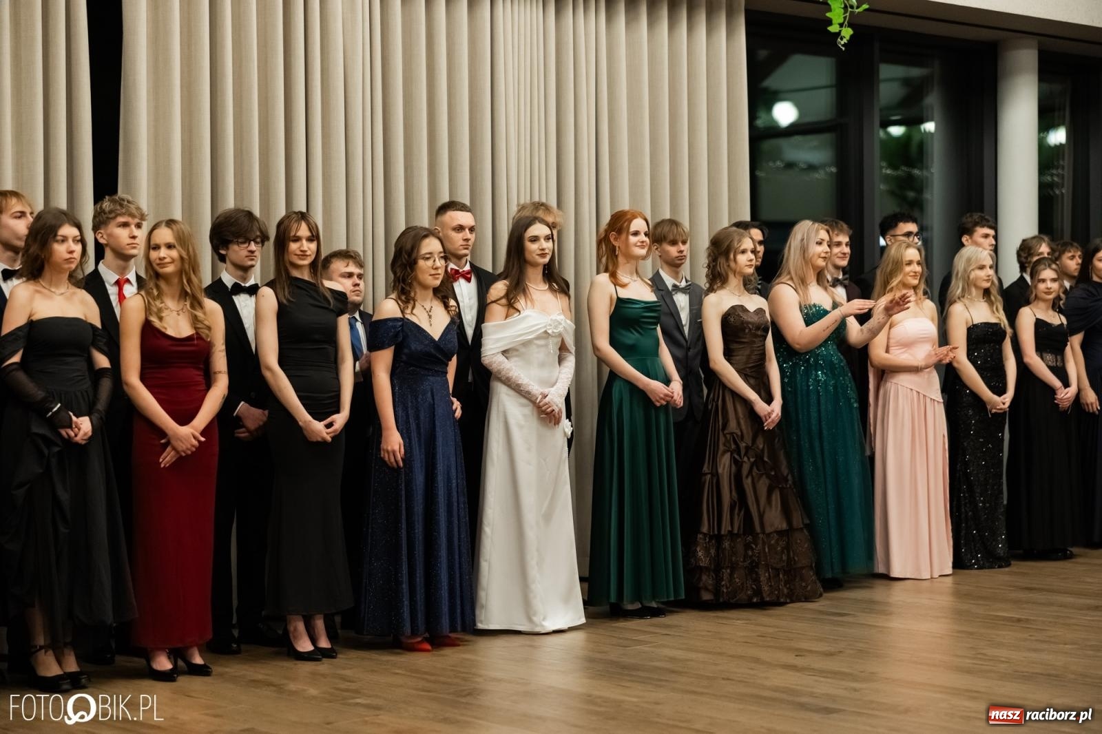 Zdjęcie w galerii na portalu naszraciborz.pl: ZSO nr 1 w Raciborzu po raz pierwszy bawi się na studniówce w Rudach [FOTO i WIDEO] wiadomości z regionu