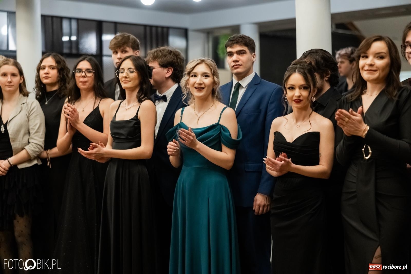 Zdjęcie w galerii na portalu naszraciborz.pl: ZSO nr 1 w Raciborzu po raz pierwszy bawi się na studniówce w Rudach [FOTO i WIDEO] wiadomości z regionu