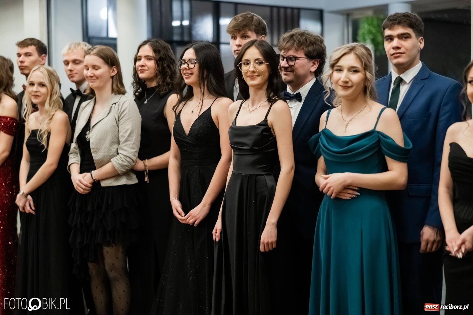 Zdjęcie w galerii na portalu naszraciborz.pl: ZSO nr 1 w Raciborzu po raz pierwszy bawi się na studniówce w Rudach [FOTO i WIDEO] wiadomości z regionu