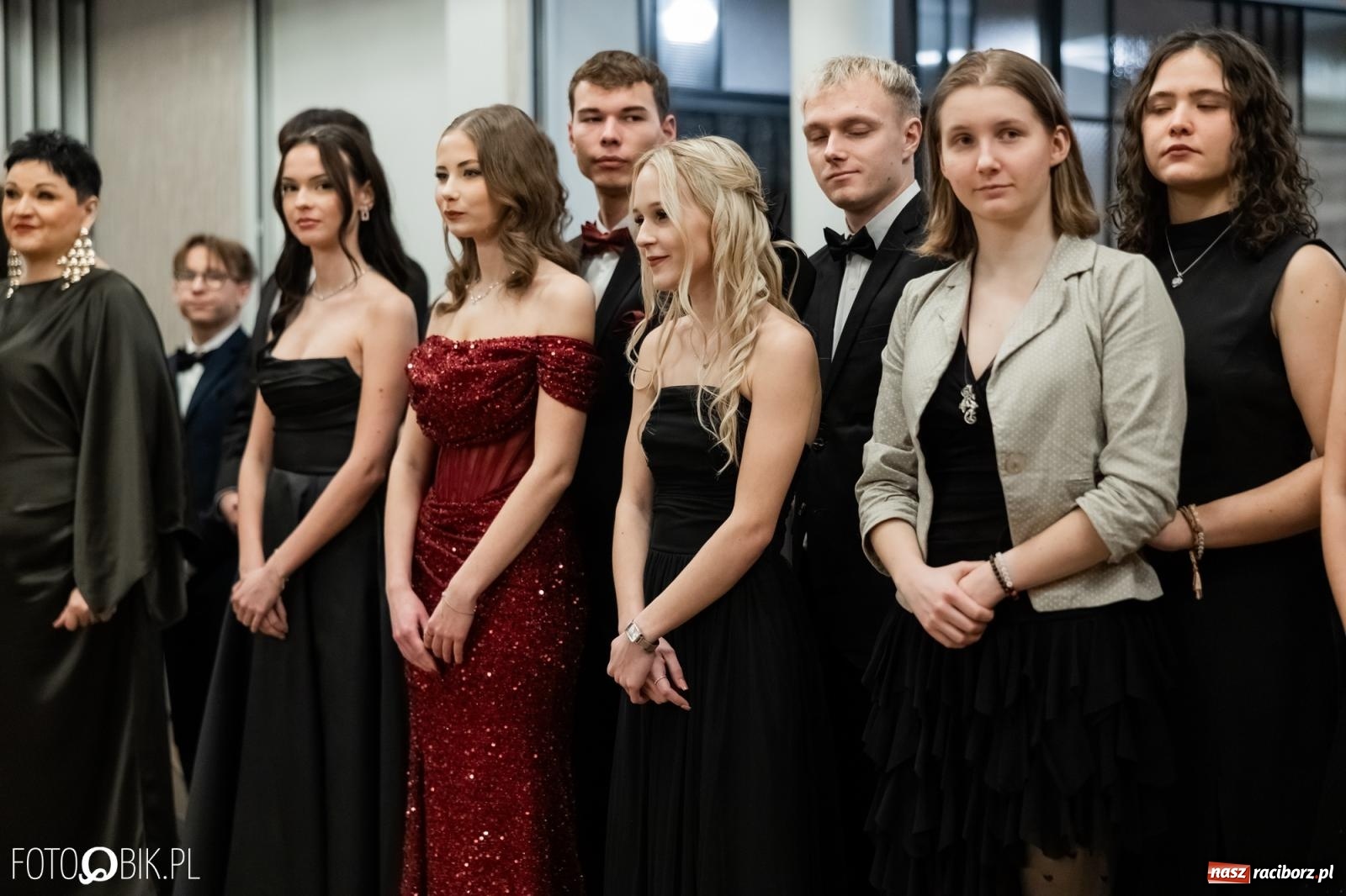 Zdjęcie w galerii na portalu naszraciborz.pl: ZSO nr 1 w Raciborzu po raz pierwszy bawi się na studniówce w Rudach [FOTO i WIDEO] wiadomości z regionu