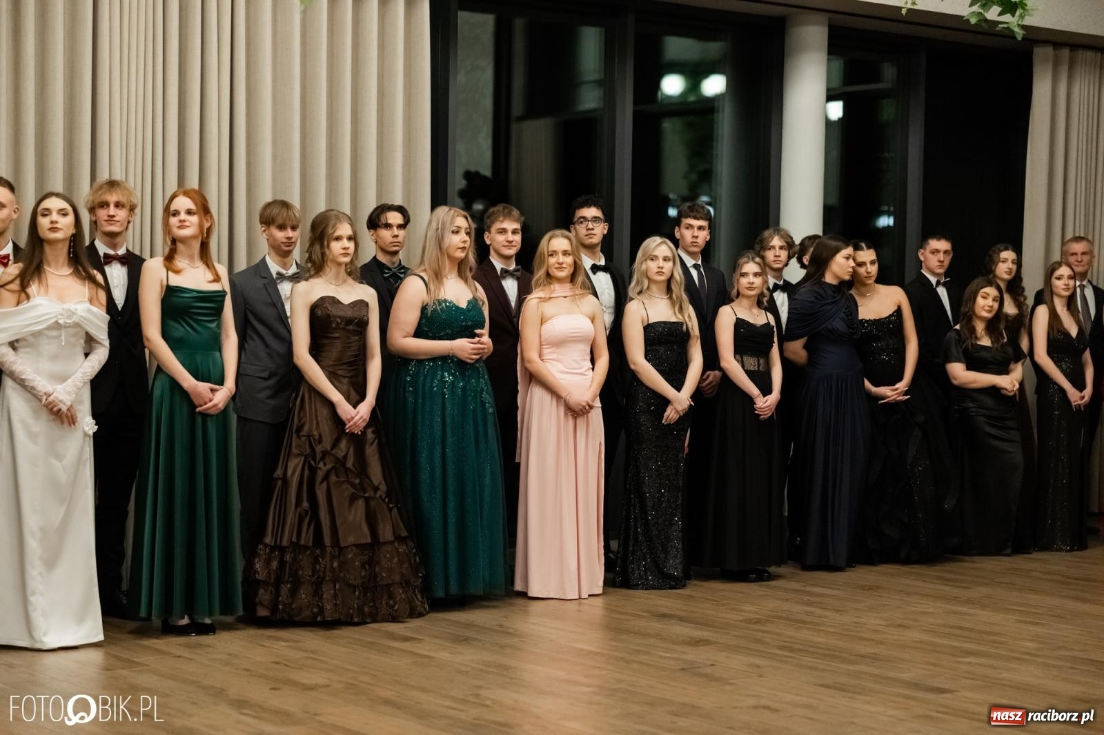 Zdjęcie w galerii na portalu naszraciborz.pl: ZSO nr 1 w Raciborzu po raz pierwszy bawi się na studniówce w Rudach [FOTO i WIDEO] wiadomości z regionu