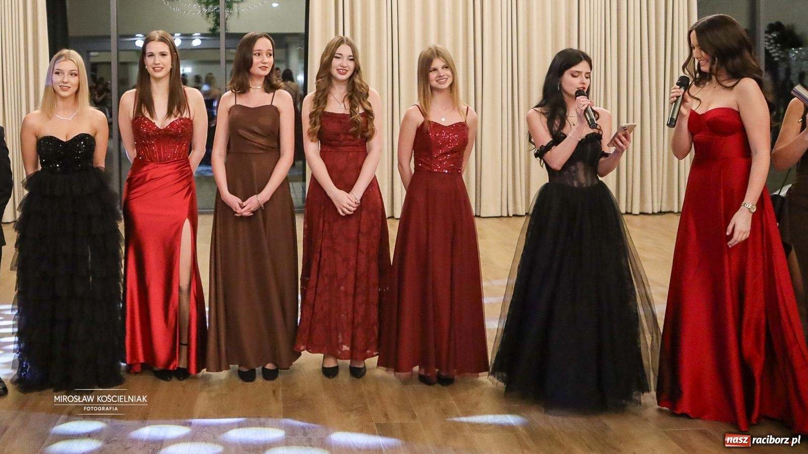 Zdjęcie w galerii na portalu naszraciborz.pl: Róże Kasprowicza w Rudym Lesie. Studniówka ZSO nr 1 z Raciborza na bis [FOTO] wiadomości z regionu