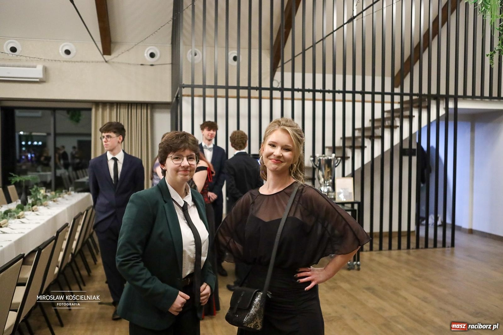 Zdjęcie w galerii na portalu naszraciborz.pl: Róże Kasprowicza w Rudym Lesie. Studniówka ZSO nr 1 z Raciborza na bis [FOTO] wiadomości z regionu