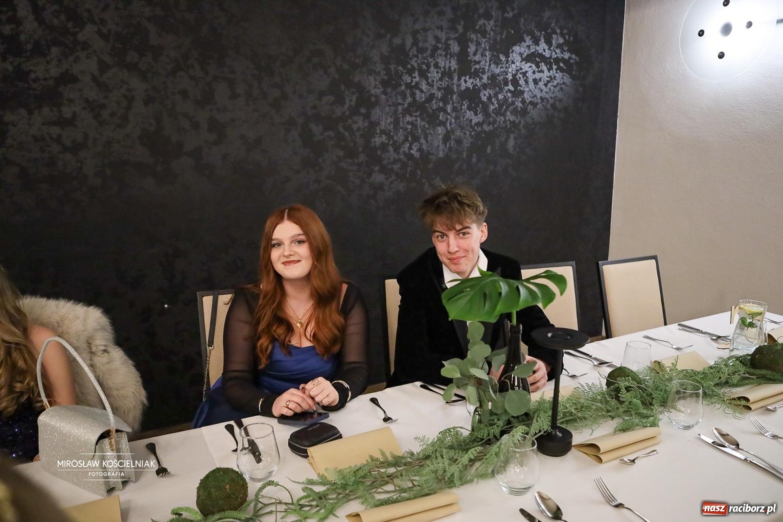 Zdjęcie w galerii na portalu naszraciborz.pl: Róże Kasprowicza w Rudym Lesie. Studniówka ZSO nr 1 z Raciborza na bis [FOTO] wiadomości z regionu