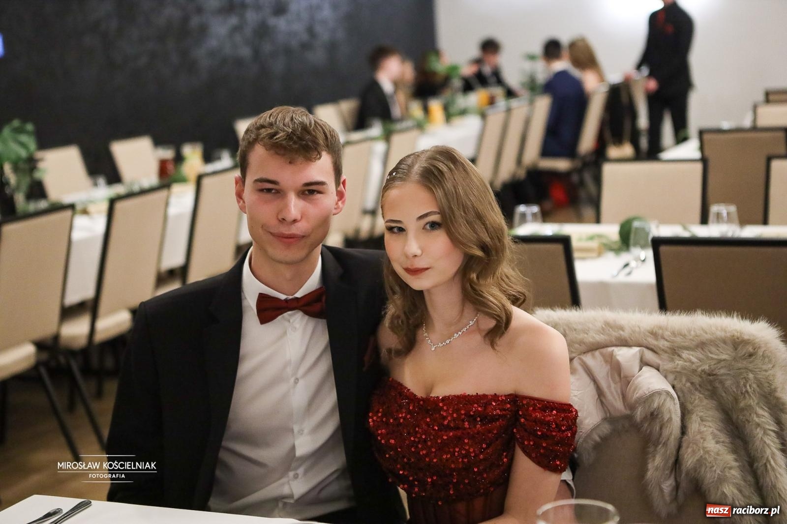 Zdjęcie w galerii na portalu naszraciborz.pl: Róże Kasprowicza w Rudym Lesie. Studniówka ZSO nr 1 z Raciborza na bis [FOTO] wiadomości z regionu