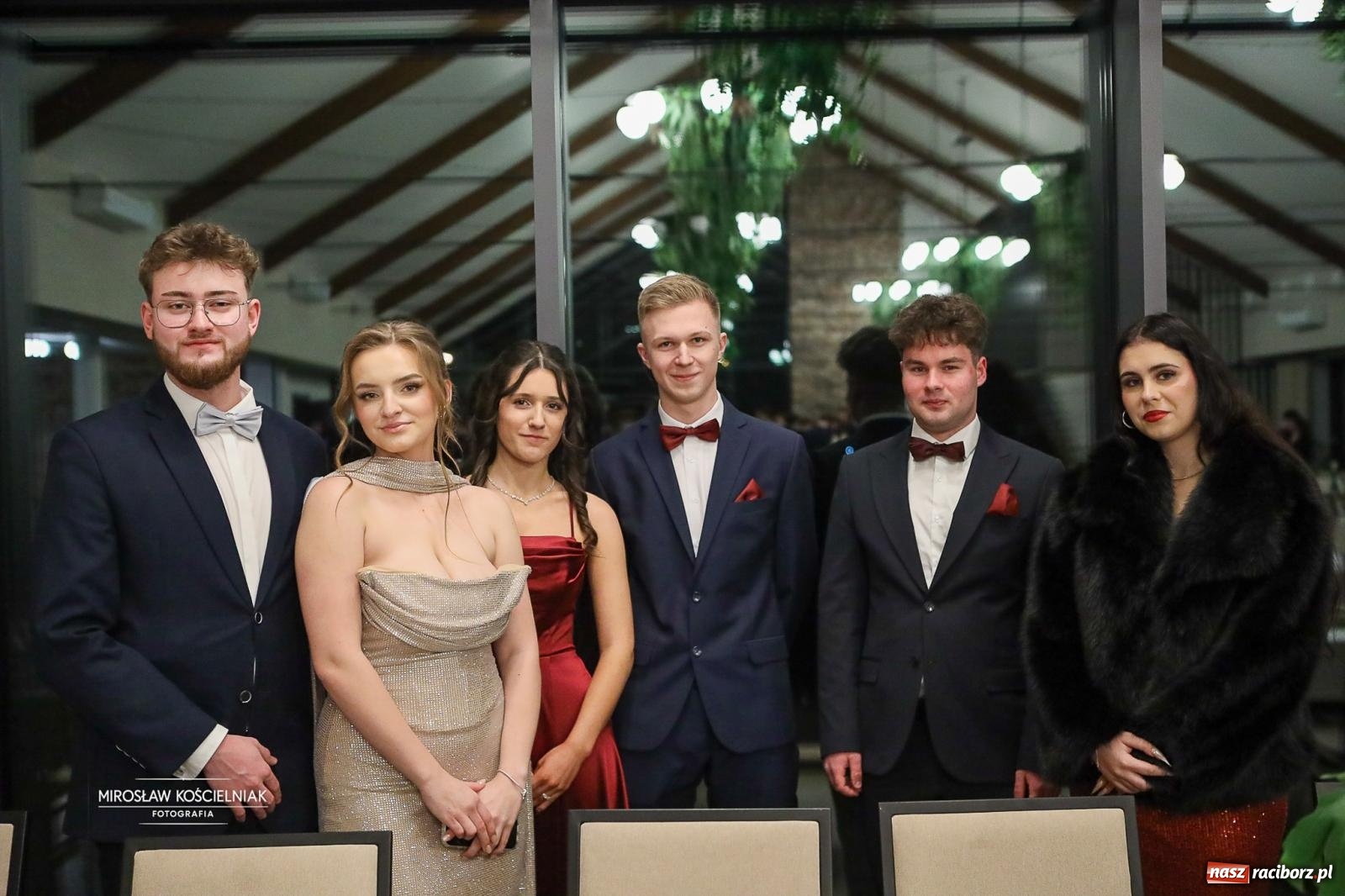 Zdjęcie w galerii na portalu naszraciborz.pl: Róże Kasprowicza w Rudym Lesie. Studniówka ZSO nr 1 z Raciborza na bis [FOTO] wiadomości z regionu