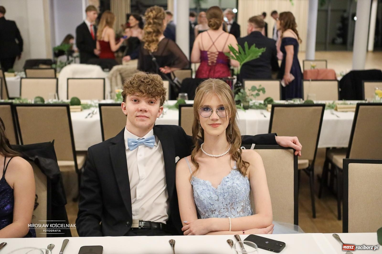 Zdjęcie w galerii na portalu naszraciborz.pl: Róże Kasprowicza w Rudym Lesie. Studniówka ZSO nr 1 z Raciborza na bis [FOTO] wiadomości z regionu