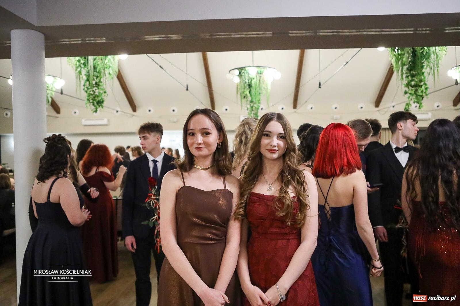 Zdjęcie w galerii na portalu naszraciborz.pl: Róże Kasprowicza w Rudym Lesie. Studniówka ZSO nr 1 z Raciborza na bis [FOTO] wiadomości z regionu