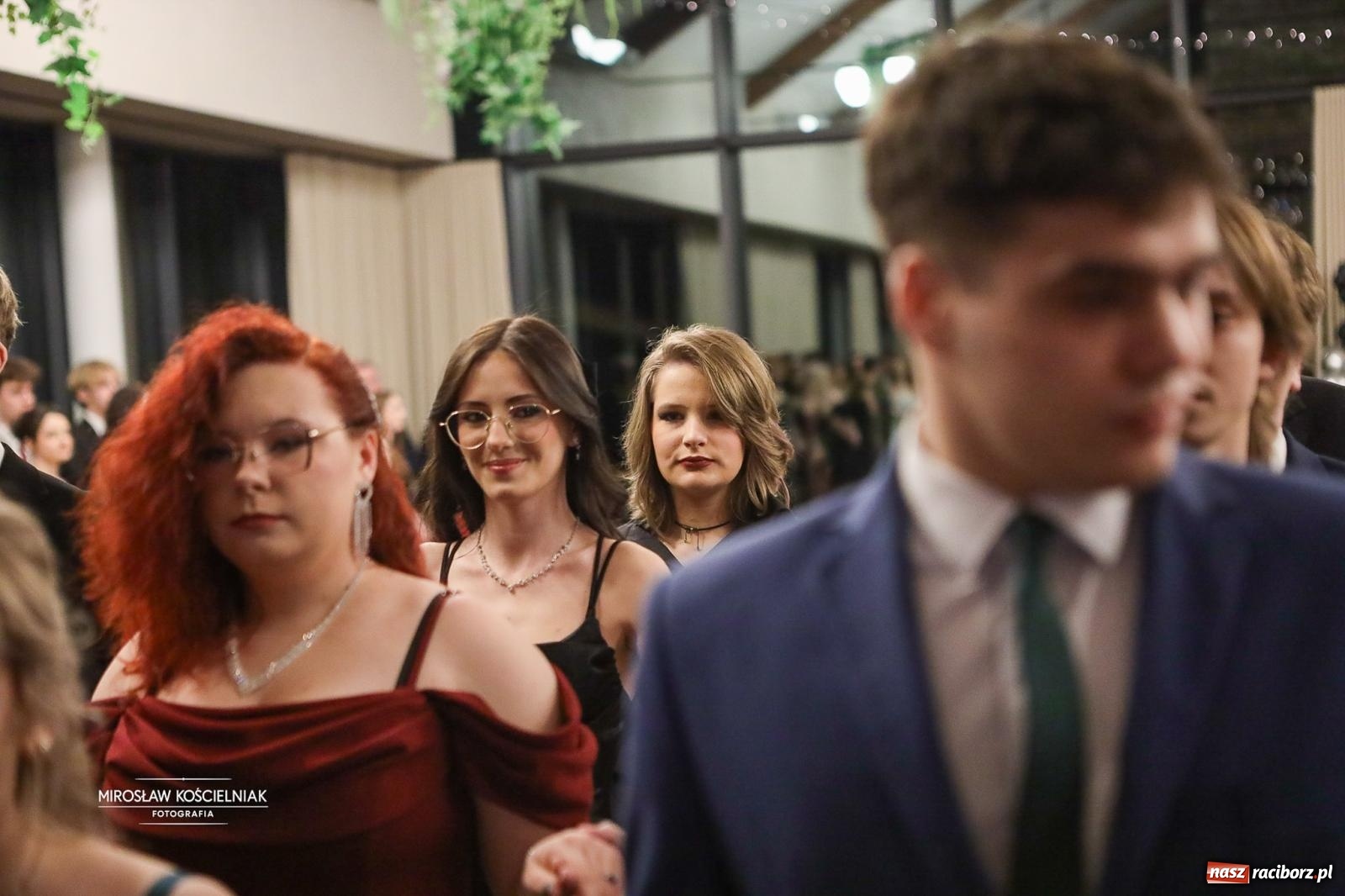 Zdjęcie w galerii na portalu naszraciborz.pl: Róże Kasprowicza w Rudym Lesie. Studniówka ZSO nr 1 z Raciborza na bis [FOTO] wiadomości z regionu