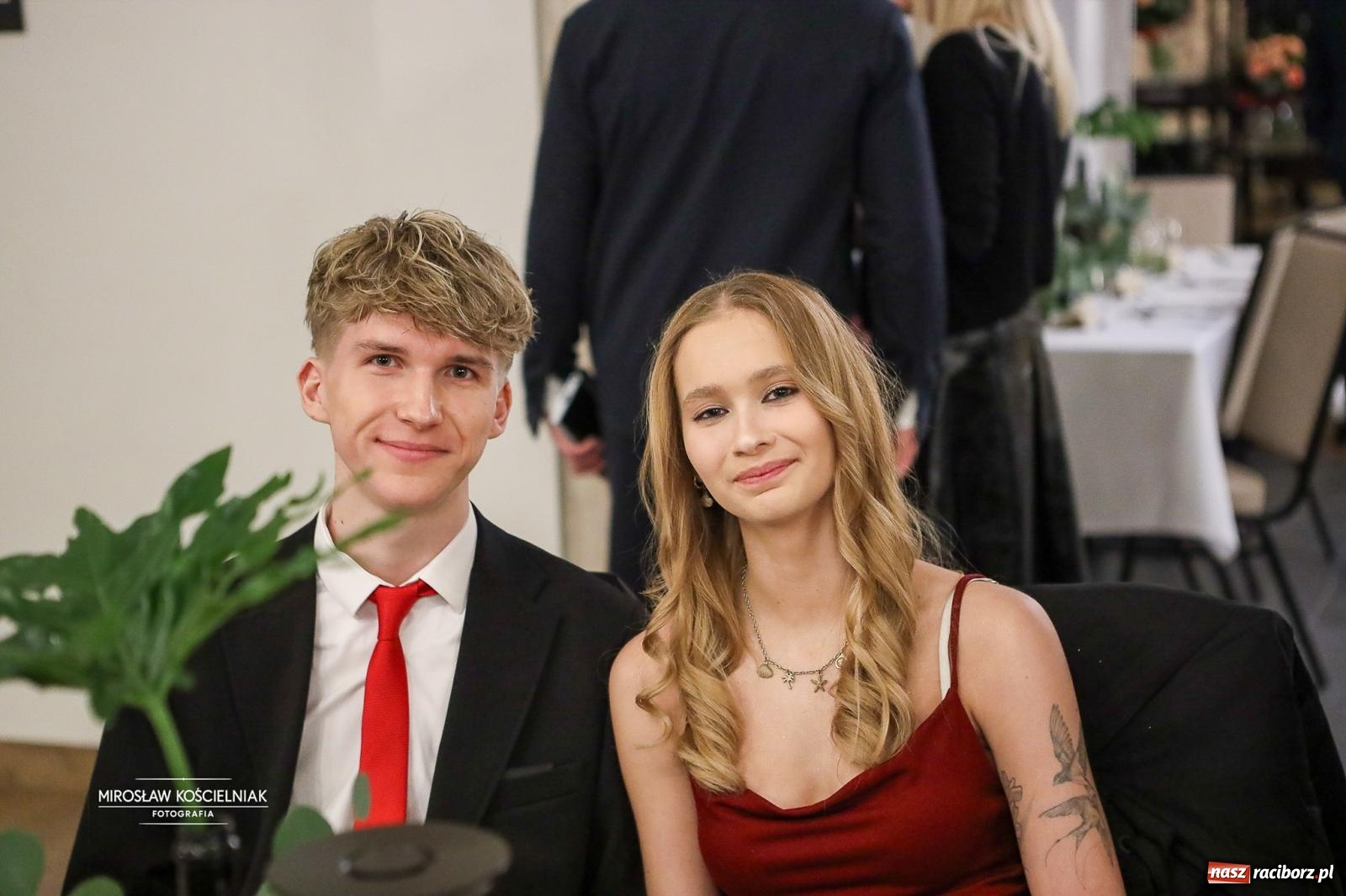 Zdjęcie w galerii na portalu naszraciborz.pl: Róże Kasprowicza w Rudym Lesie. Studniówka ZSO nr 1 z Raciborza na bis [FOTO] wiadomości z regionu