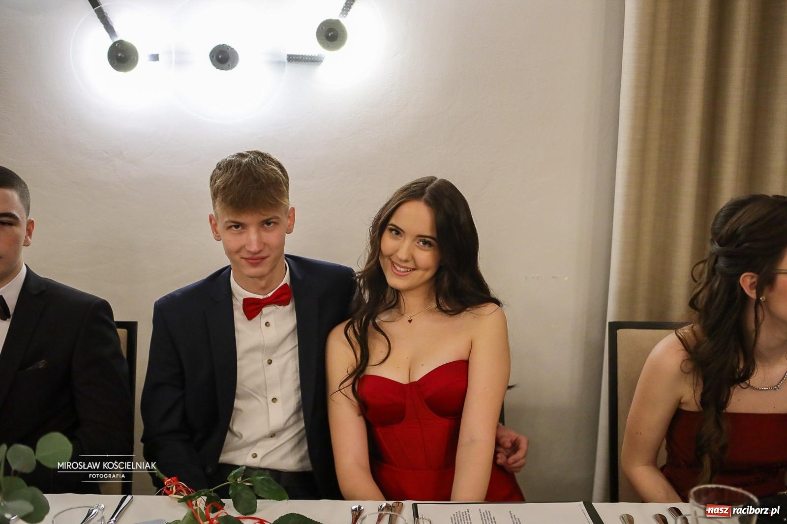 Zdjęcie w galerii na portalu naszraciborz.pl: Róże Kasprowicza w Rudym Lesie. Studniówka ZSO nr 1 z Raciborza na bis [FOTO] wiadomości z regionu