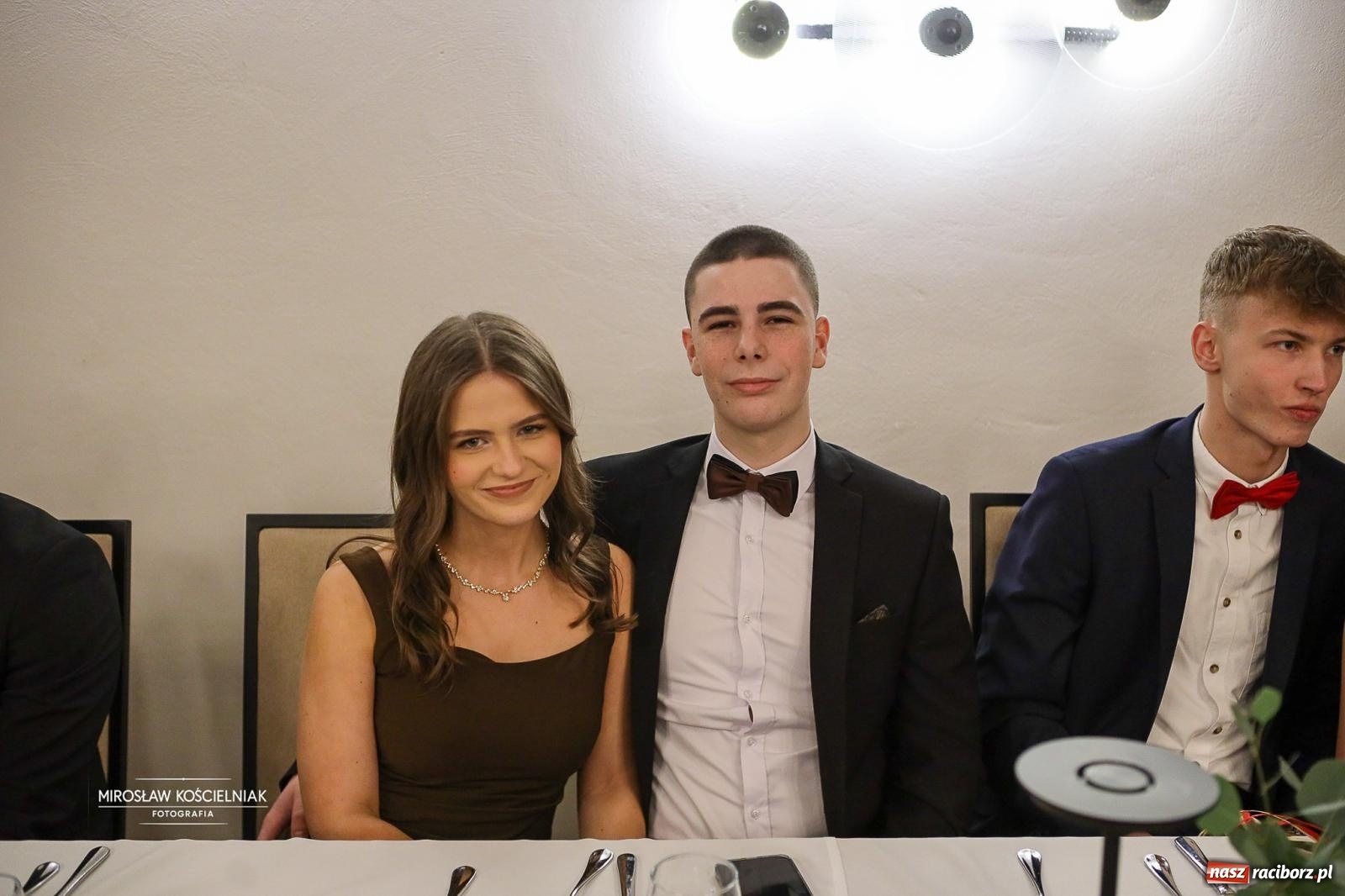 Zdjęcie w galerii na portalu naszraciborz.pl: Róże Kasprowicza w Rudym Lesie. Studniówka ZSO nr 1 z Raciborza na bis [FOTO] wiadomości z regionu