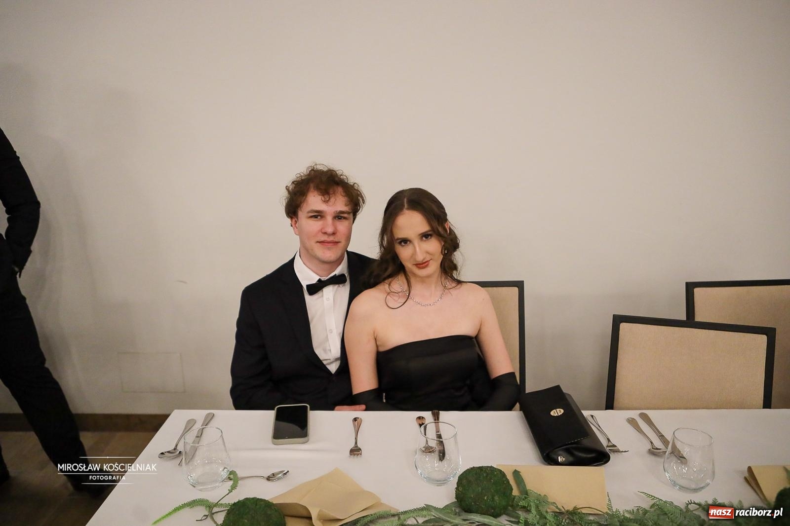 Zdjęcie w galerii na portalu naszraciborz.pl: Róże Kasprowicza w Rudym Lesie. Studniówka ZSO nr 1 z Raciborza na bis [FOTO] wiadomości z regionu