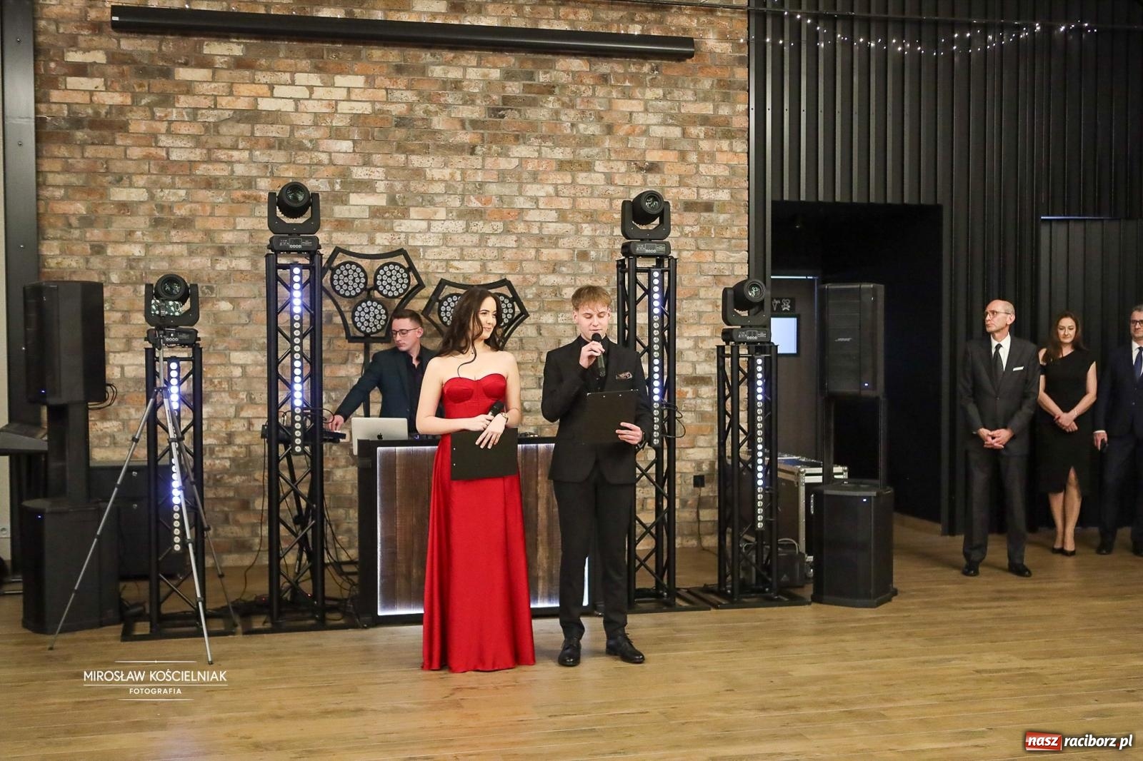 Zdjęcie w galerii na portalu naszraciborz.pl: Róże Kasprowicza w Rudym Lesie. Studniówka ZSO nr 1 z Raciborza na bis [FOTO] wiadomości z regionu