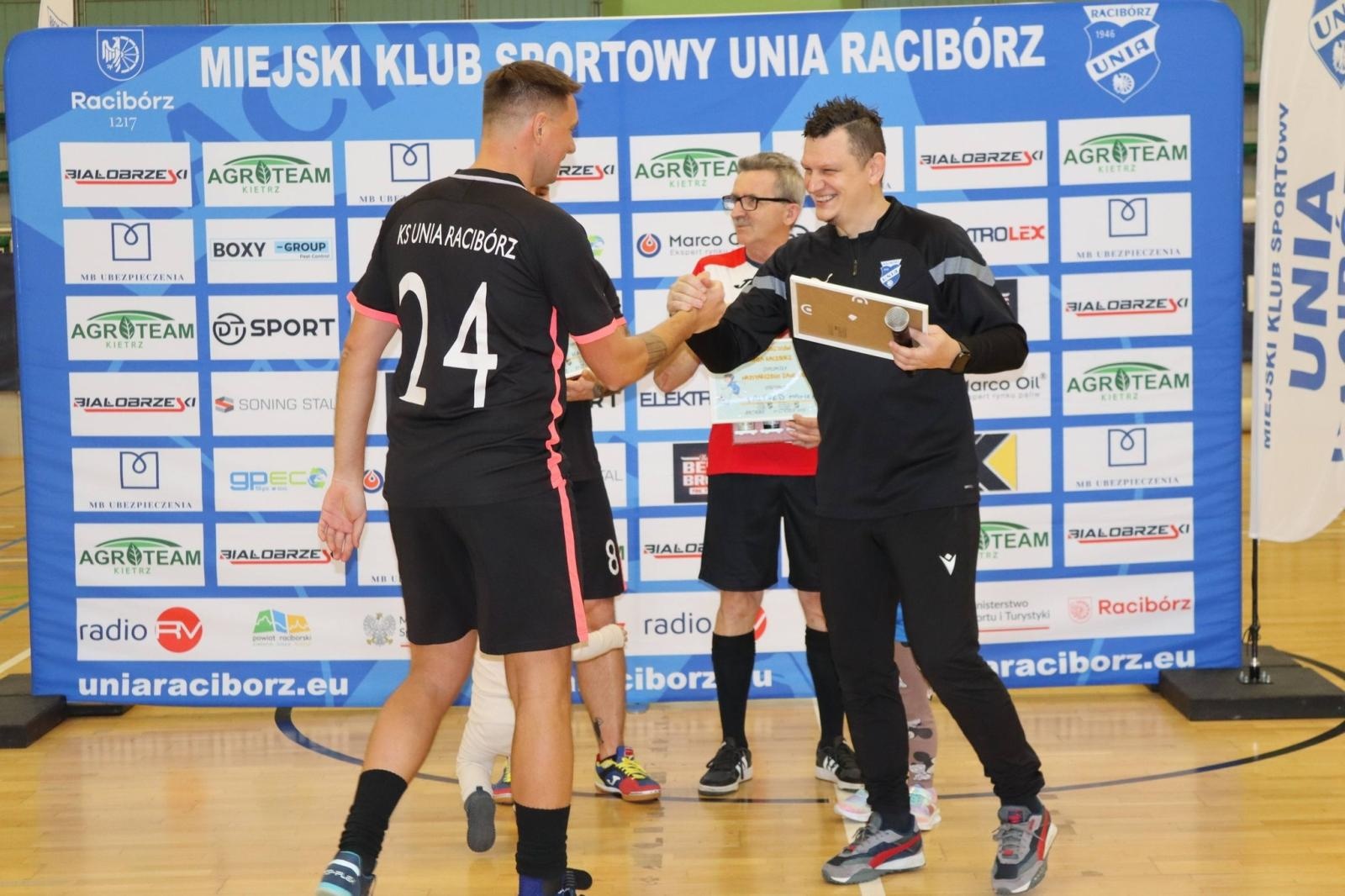 Zdjęcie w galerii na portalu naszraciborz.pl: Rodzice rocznika 2019/20 mistrzami Akademii Rodziców [FOTO] wiadomości z regionu