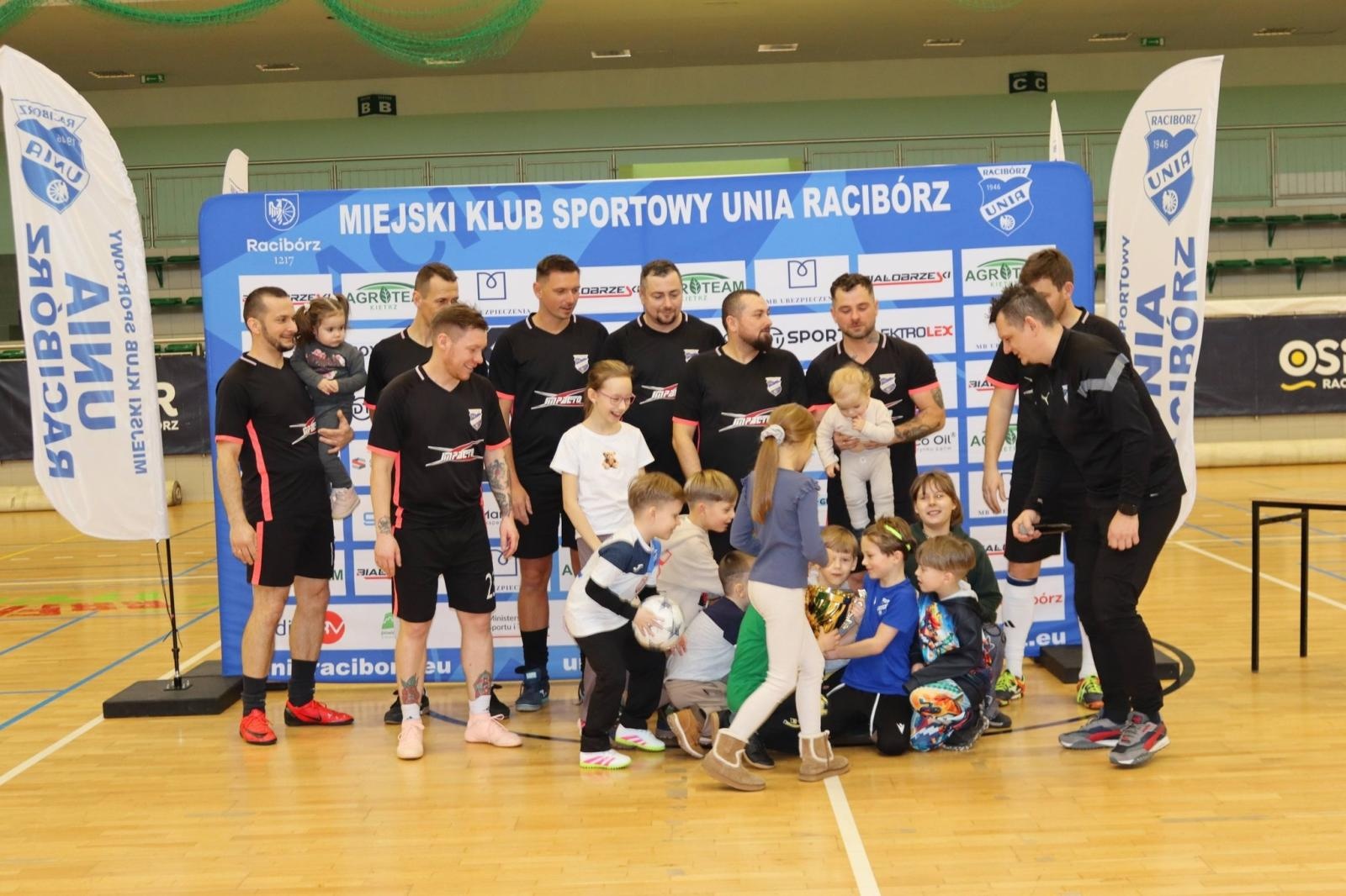 Zdjęcie w galerii na portalu naszraciborz.pl: Rodzice rocznika 2019/20 mistrzami Akademii Rodziców [FOTO] wiadomości z regionu