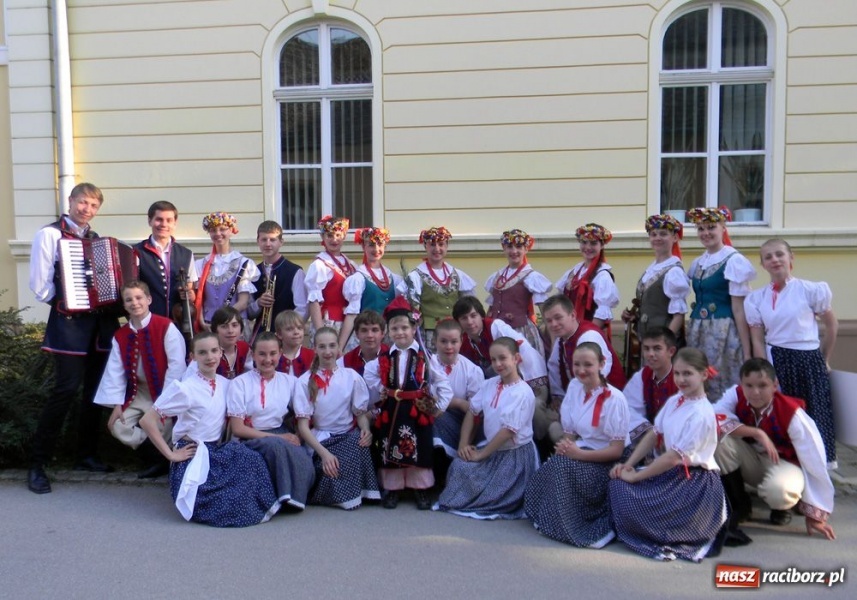 Zdjęcie w galerii na portalu naszraciborz.pl: Raciborzanie tańczyli w Serbii wiadomości z regionu