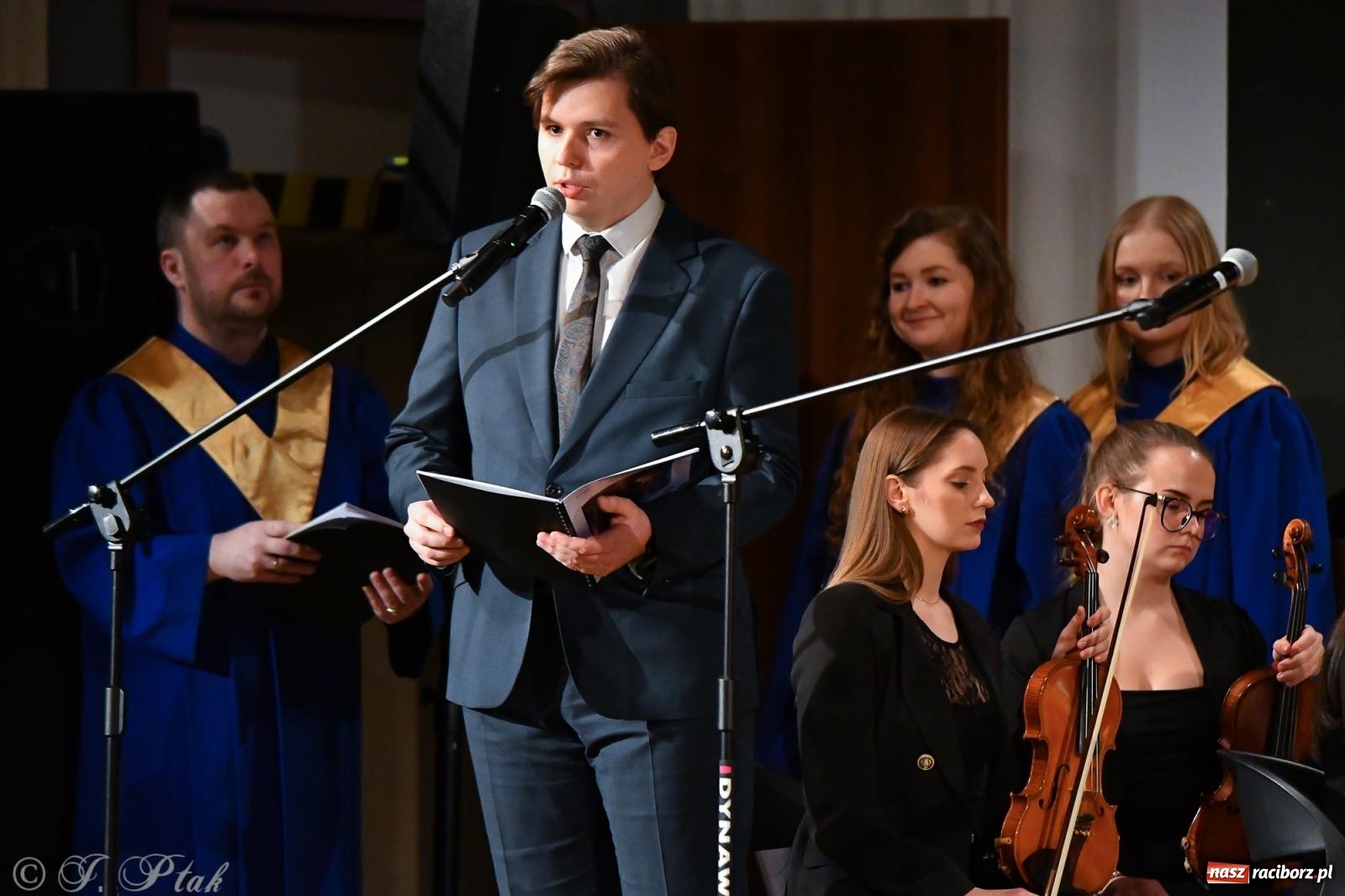 Zdjęcie w galerii na portalu naszraciborz.pl: Prawykonanie Oratorium Bożonarodzeniowego na jubileusz 30-lecia chóru Bel Canto wiadomości z regionu