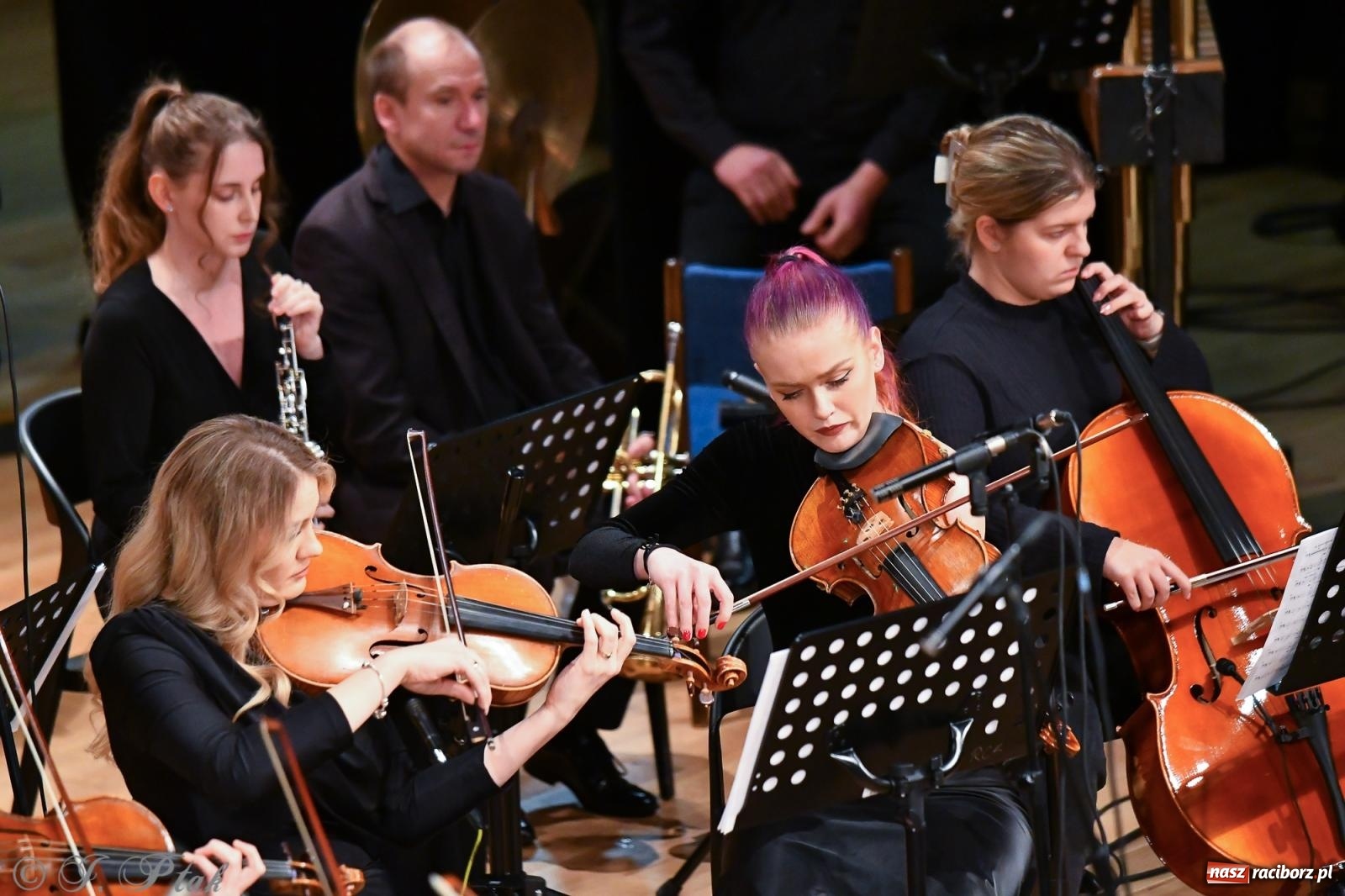 Zdjęcie w galerii na portalu naszraciborz.pl: Prawykonanie Oratorium Bożonarodzeniowego na jubileusz 30-lecia chóru Bel Canto wiadomości z regionu