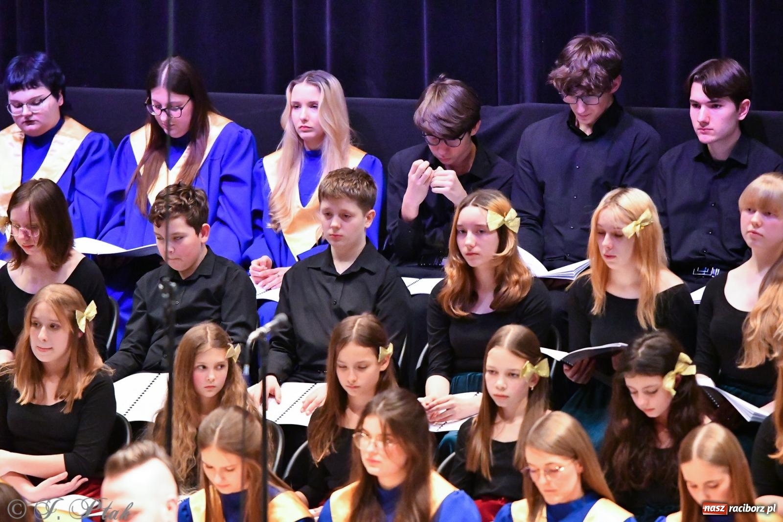 Zdjęcie w galerii na portalu naszraciborz.pl: Prawykonanie Oratorium Bożonarodzeniowego na jubileusz 30-lecia chóru Bel Canto wiadomości z regionu