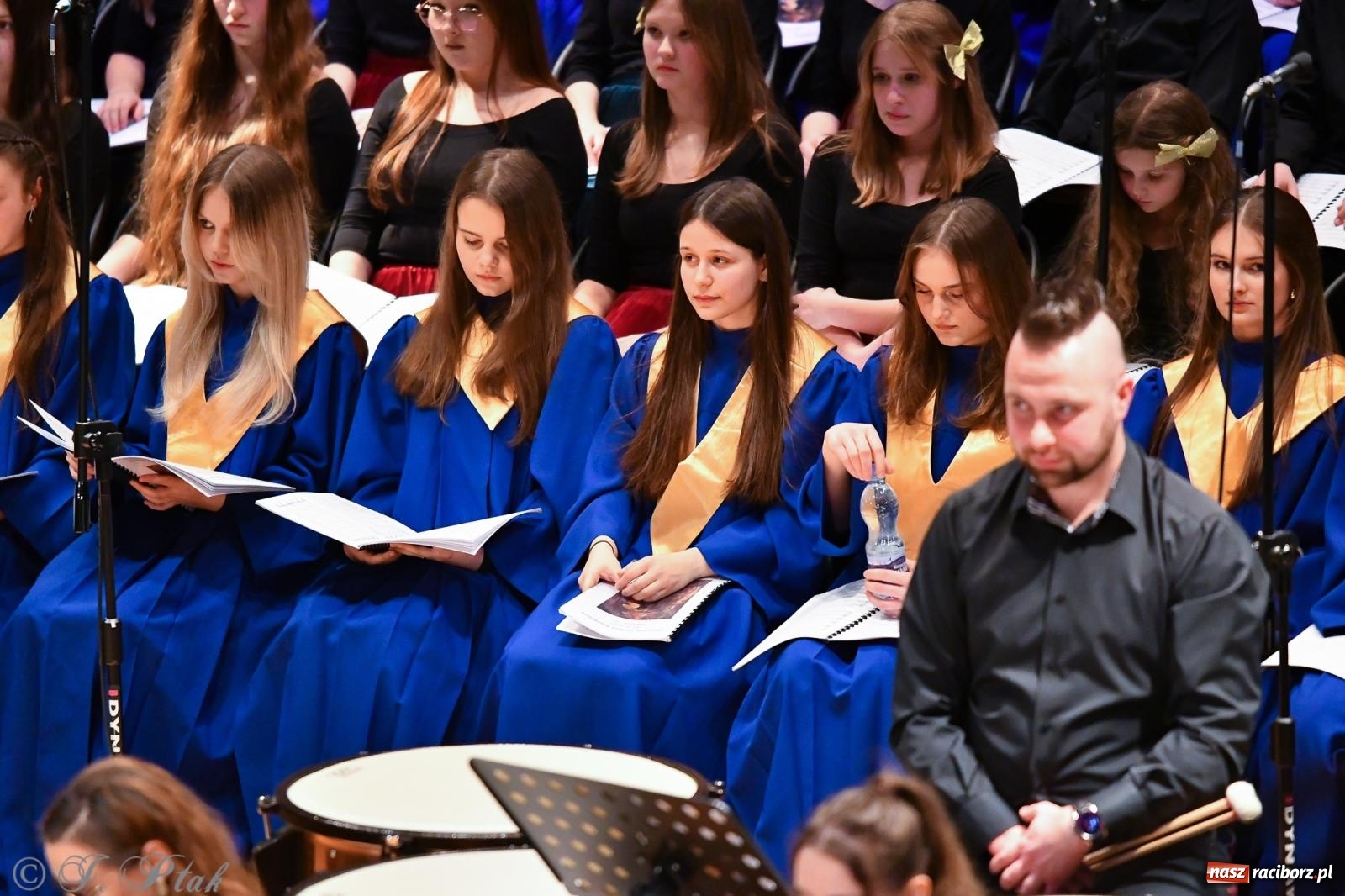 Zdjęcie w galerii na portalu naszraciborz.pl: Prawykonanie Oratorium Bożonarodzeniowego na jubileusz 30-lecia chóru Bel Canto wiadomości z regionu