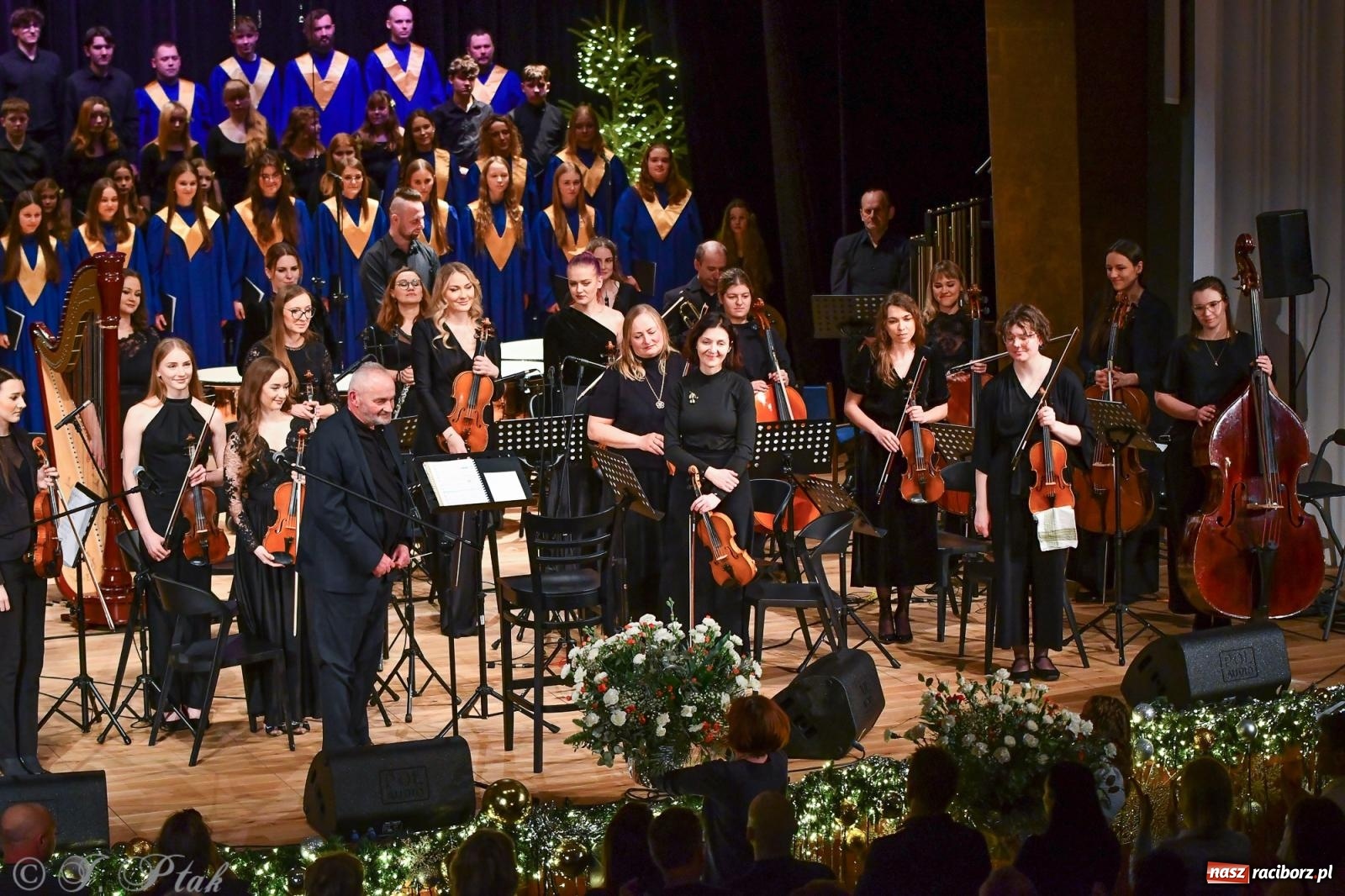 Zdjęcie w galerii na portalu naszraciborz.pl: Prawykonanie Oratorium Bożonarodzeniowego na jubileusz 30-lecia chóru Bel Canto wiadomości z regionu