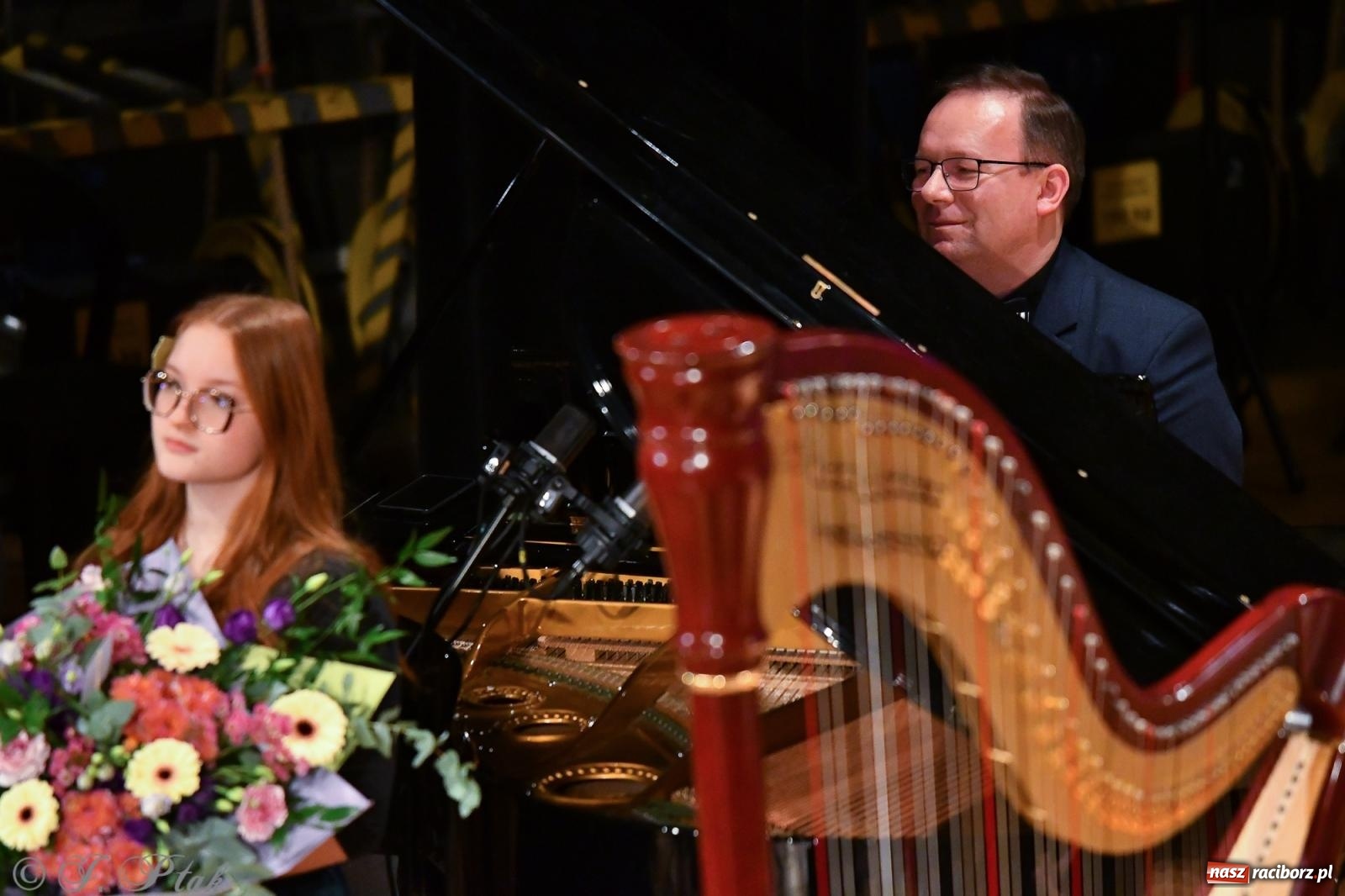 Zdjęcie w galerii na portalu naszraciborz.pl: Prawykonanie Oratorium Bożonarodzeniowego na jubileusz 30-lecia chóru Bel Canto wiadomości z regionu