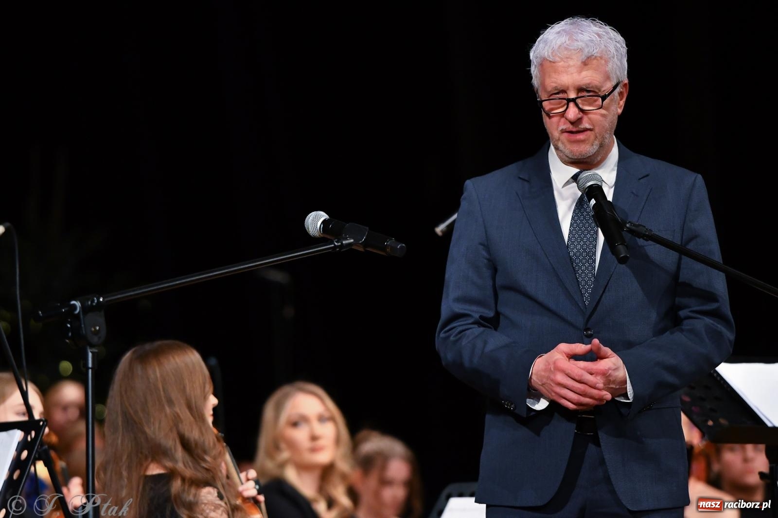 Zdjęcie w galerii na portalu naszraciborz.pl: Prawykonanie Oratorium Bożonarodzeniowego na jubileusz 30-lecia chóru Bel Canto wiadomości z regionu