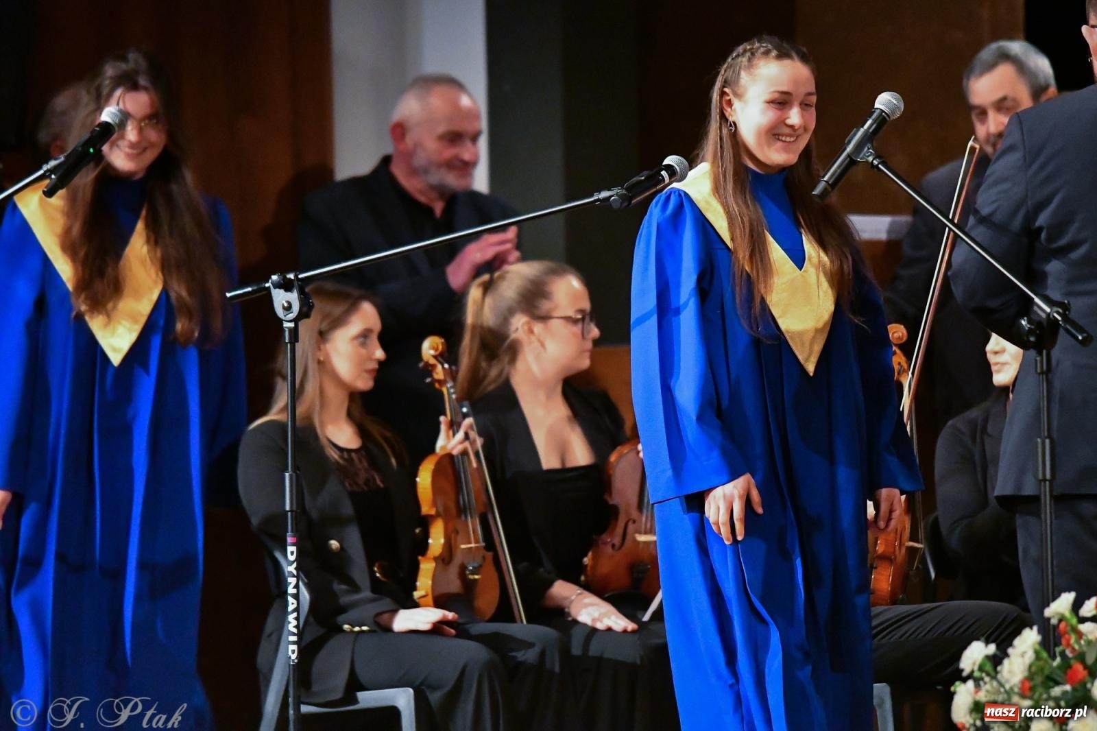 Zdjęcie w galerii na portalu naszraciborz.pl: Prawykonanie Oratorium Bożonarodzeniowego na jubileusz 30-lecia chóru Bel Canto wiadomości z regionu