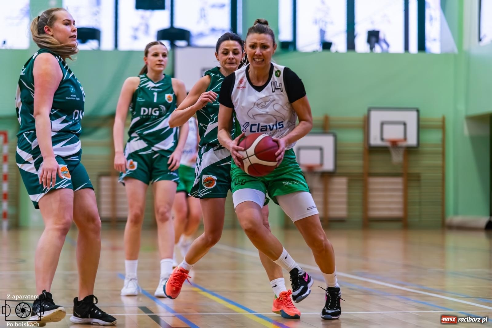 Zdjęcie w galerii na portalu naszraciborz.pl: Olimpia bardzo długo się męczyła, ale ostatecznie zwyciężyła [FOTO i WIDEO] wiadomości z regionu