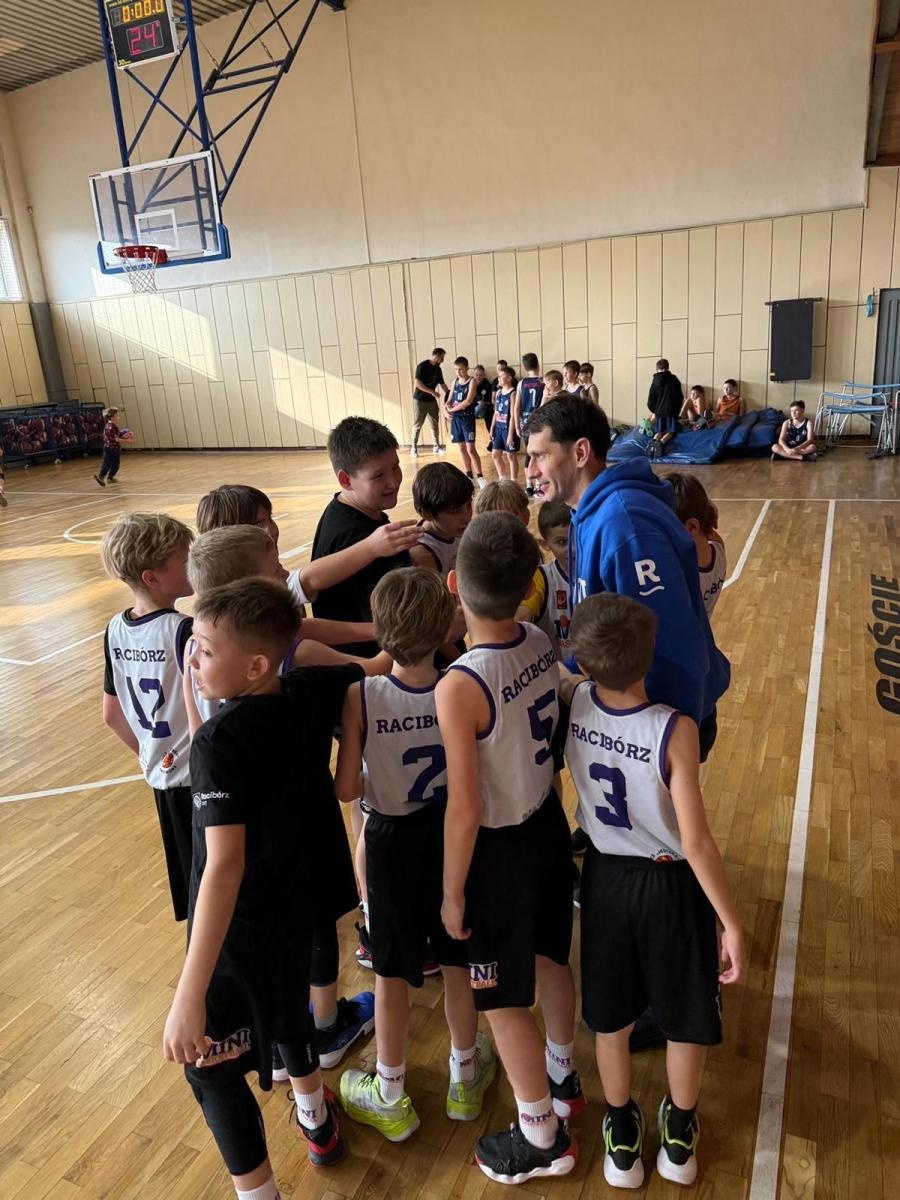 Zdjęcie w galerii na portalu naszraciborz.pl: Młodzież rozbiła bank. Złoty weekend koszykarzy i koszykarek MiniBasketball Racibórz wiadomości z regionu