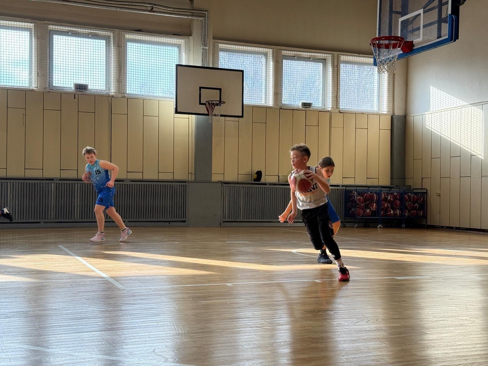 Zdjęcie w galerii na portalu naszraciborz.pl: Młodzież rozbiła bank. Złoty weekend koszykarzy i koszykarek MiniBasketball Racibórz wiadomości z regionu