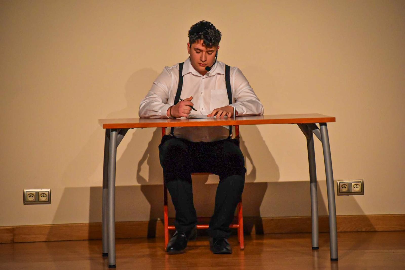 Zdjęcie w galerii na portalu naszraciborz.pl: Teatralna niedziela na Zamku Piastowskim. STÓŁ poruszył widzów wiadomości z regionu