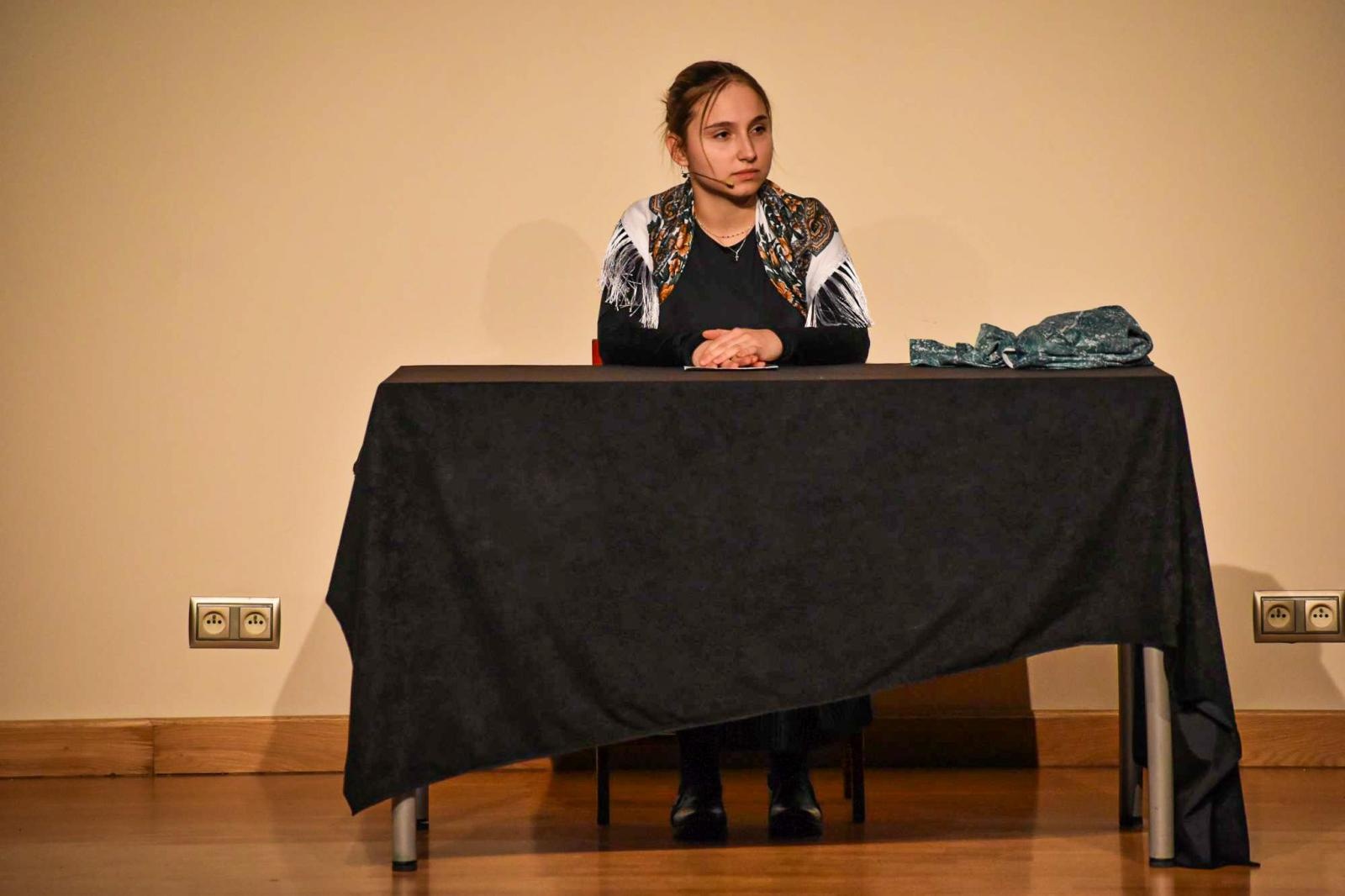 Zdjęcie w galerii na portalu naszraciborz.pl: Teatralna niedziela na Zamku Piastowskim. STÓŁ poruszył widzów wiadomości z regionu