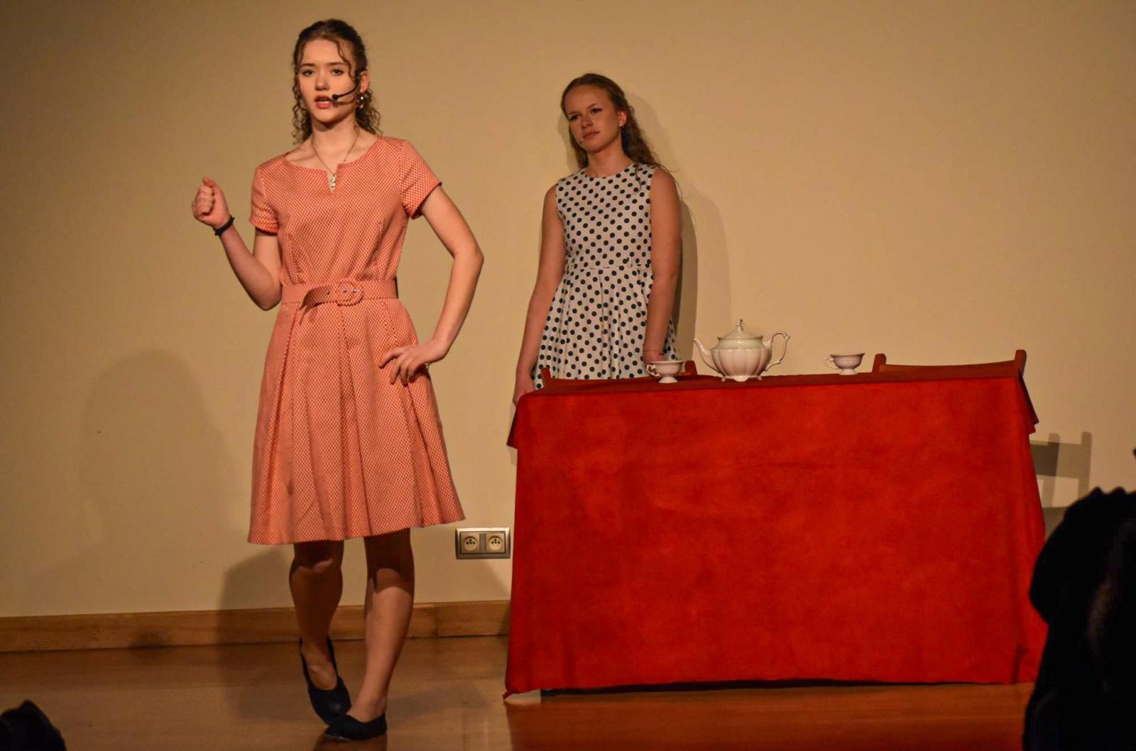 Zdjęcie w galerii na portalu naszraciborz.pl: Teatralna niedziela na Zamku Piastowskim. STÓŁ poruszył widzów wiadomości z regionu