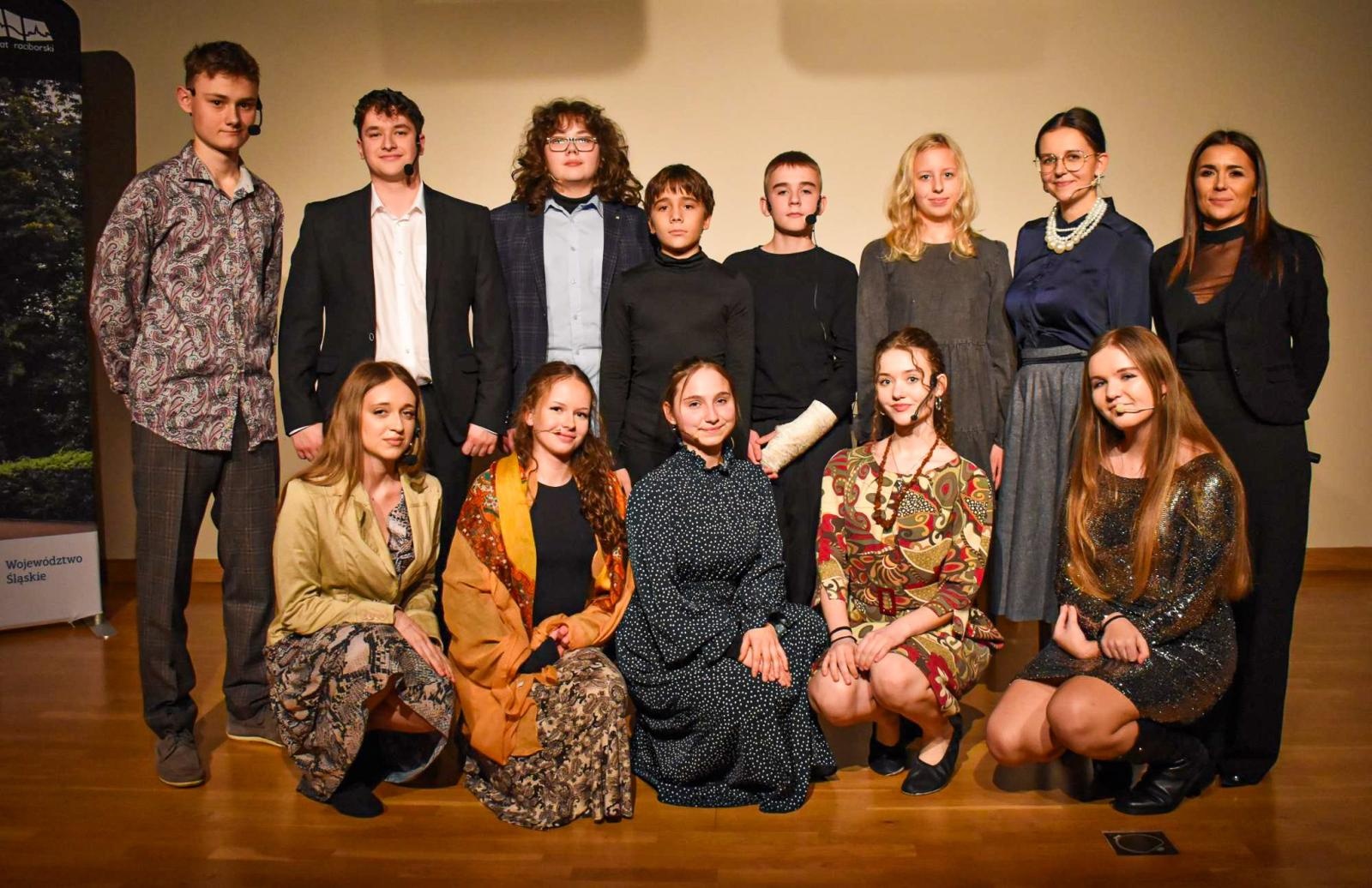 Zdjęcie w galerii na portalu naszraciborz.pl: Teatralna niedziela na Zamku Piastowskim. STÓŁ poruszył widzów wiadomości z regionu