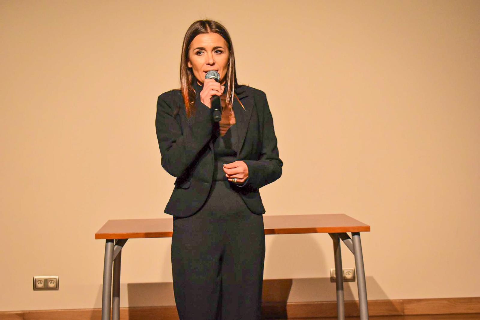 Zdjęcie w galerii na portalu naszraciborz.pl: Teatralna niedziela na Zamku Piastowskim. STÓŁ poruszył widzów wiadomości z regionu