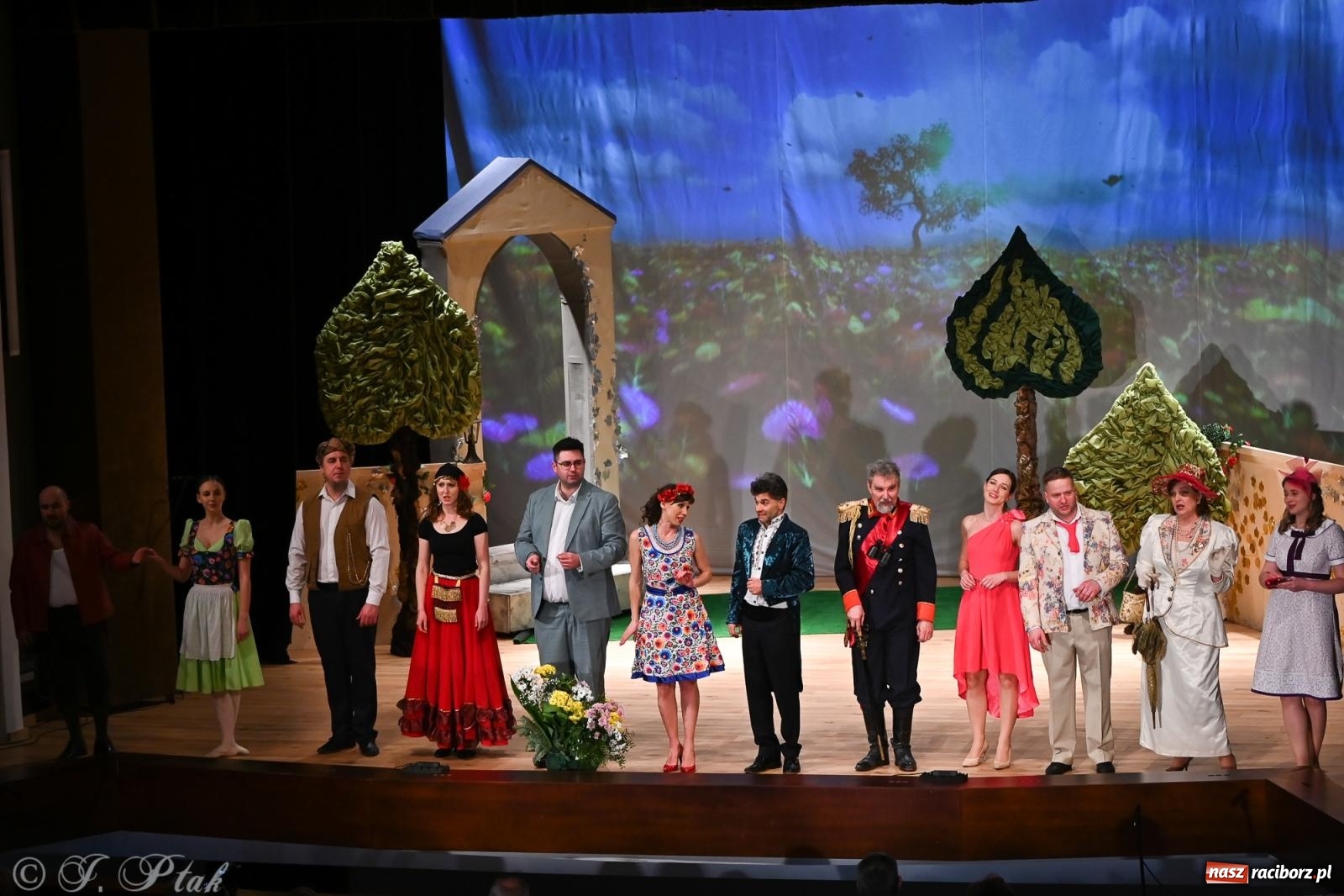 Zdjęcie w galerii na portalu naszraciborz.pl: Hrabina Marica porwała publiczność. Operetkowy wieczór pełen muzyki i tańca wiadomości z regionu