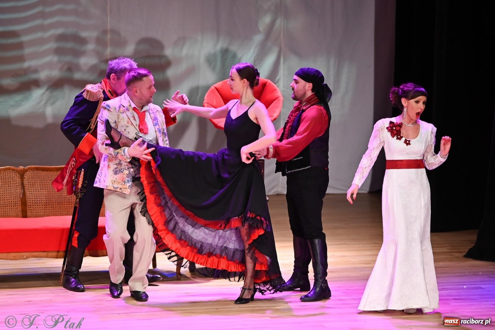 Zdjęcie w galerii na portalu naszraciborz.pl: Hrabina Marica porwała publiczność. Operetkowy wieczór pełen muzyki i tańca wiadomości z regionu