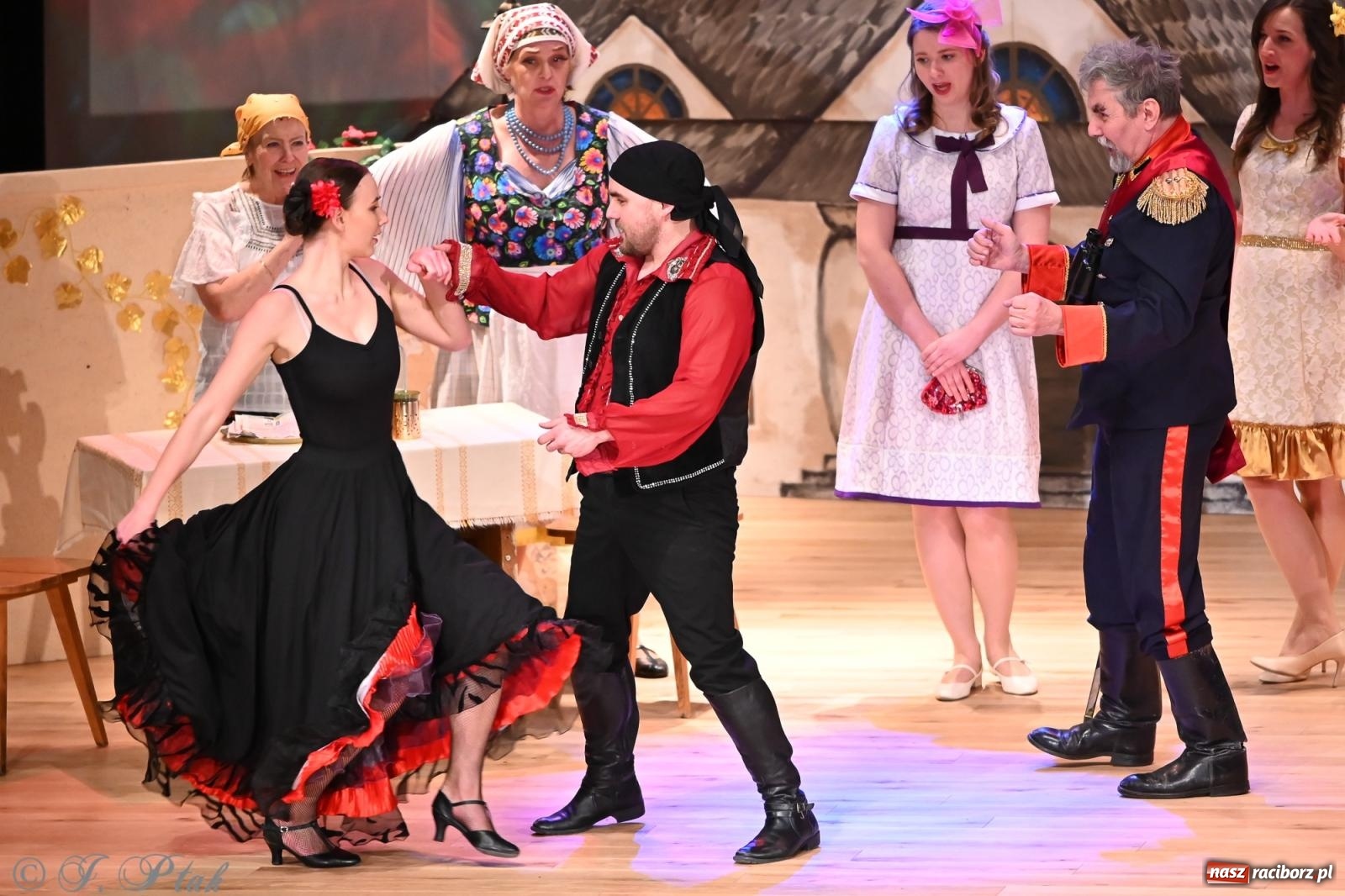 Zdjęcie w galerii na portalu naszraciborz.pl: Hrabina Marica porwała publiczność. Operetkowy wieczór pełen muzyki i tańca wiadomości z regionu