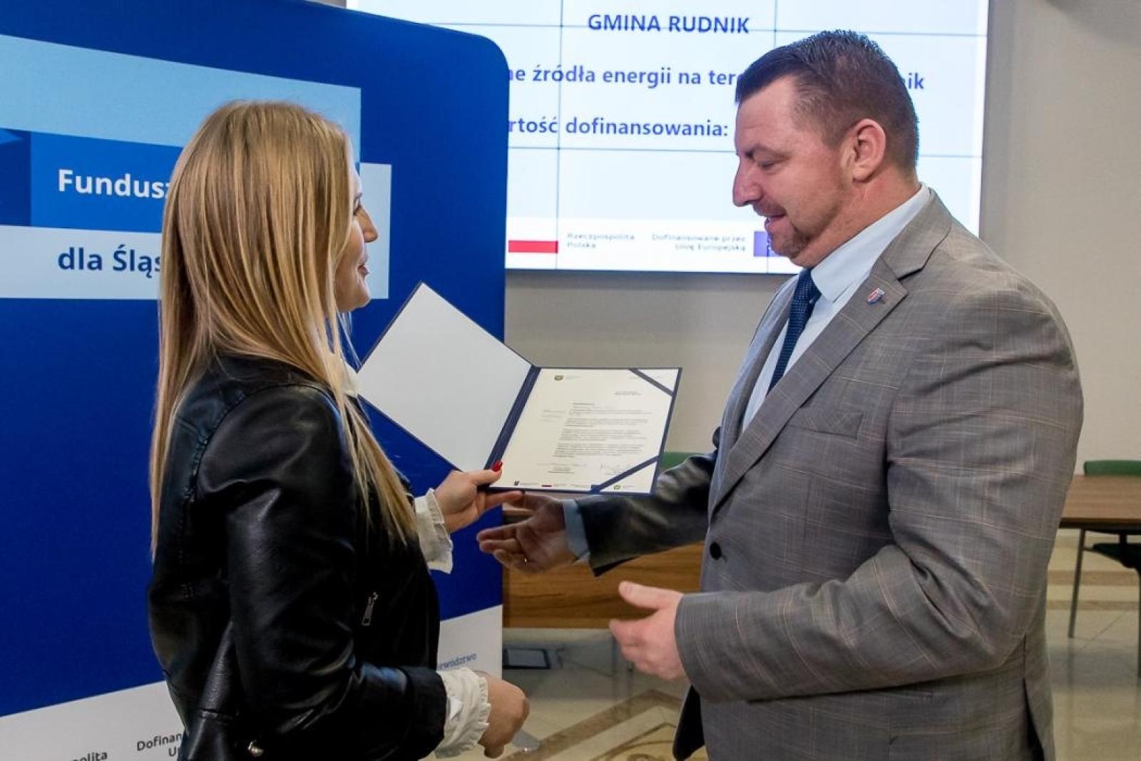 Zdjęcie w galerii na portalu naszraciborz.pl: Miliony na odnawialne źródła energii dla śląskich gmin, w tym z powiatu raciborskiego wiadomości z regionu