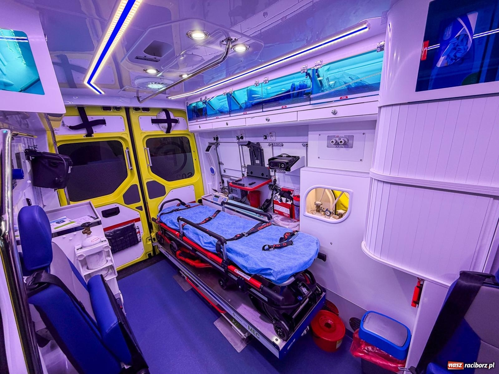 Zdjęcie w galerii na portalu naszraciborz.pl: Nowa karetka dla raciborskiego szpitala – 800 tysięcy złotych dotacji z budżetu państwa wiadomości z regionu