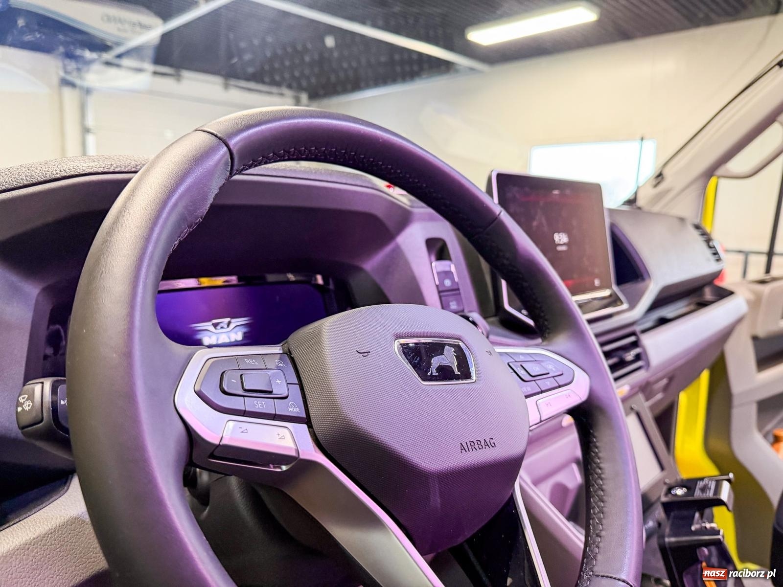 Zdjęcie w galerii na portalu naszraciborz.pl: Nowa karetka dla raciborskiego szpitala – 800 tysięcy złotych dotacji z budżetu państwa wiadomości z regionu