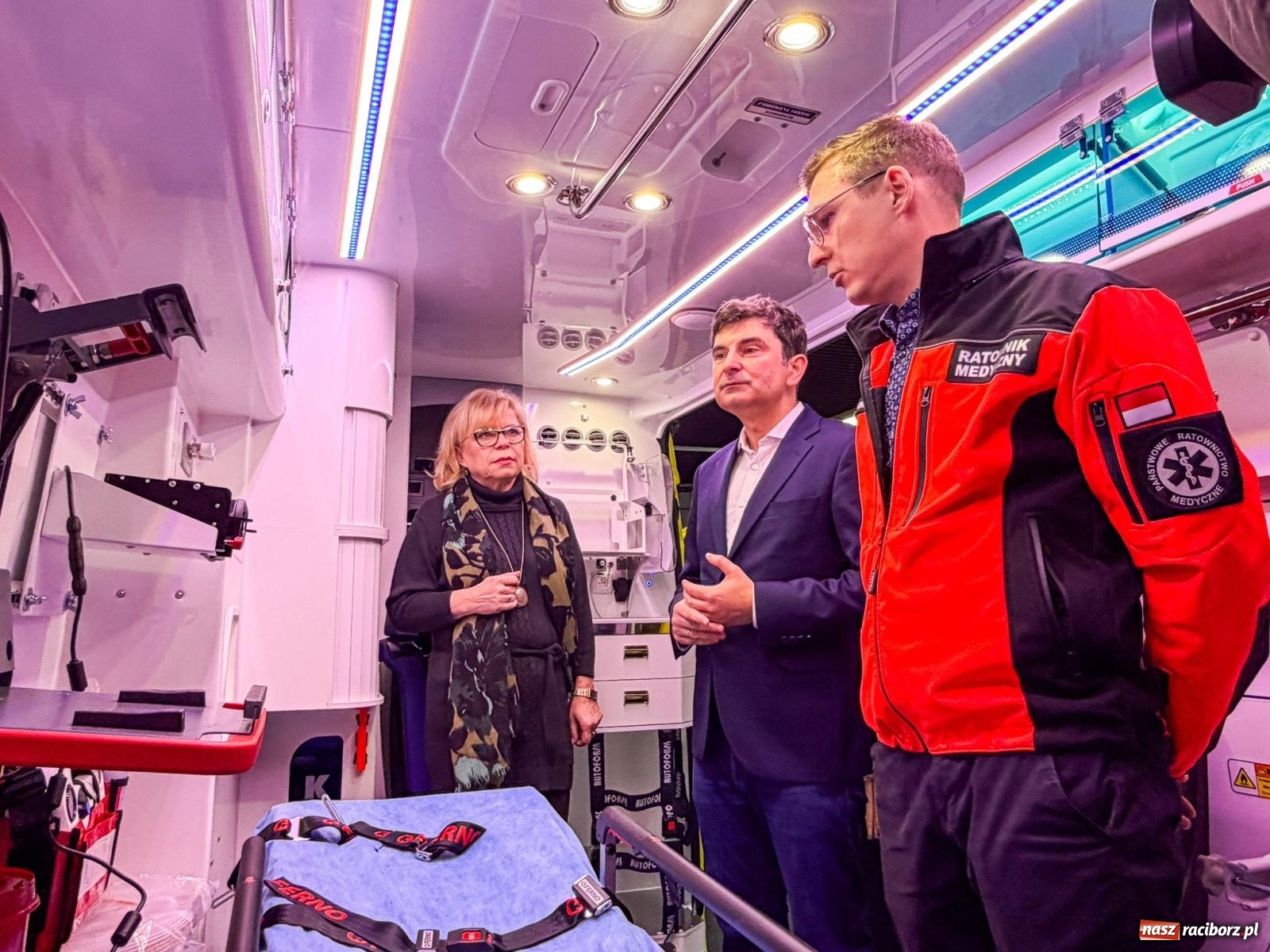 Zdjęcie w galerii na portalu naszraciborz.pl: Nowa karetka dla raciborskiego szpitala – 800 tysięcy złotych dotacji z budżetu państwa wiadomości z regionu